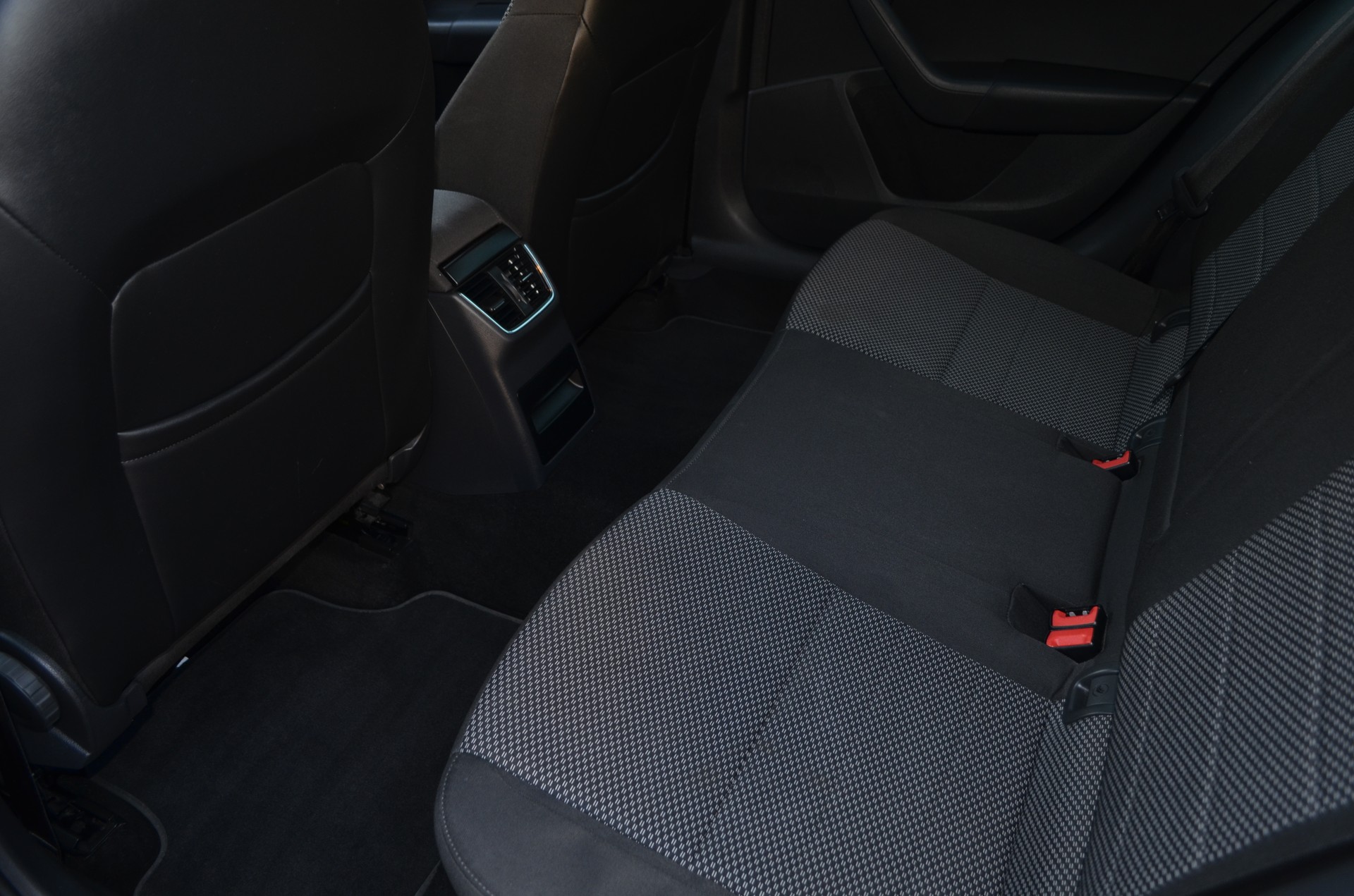 SKODA Octavia Combi 1.6 TDI Active DSG-image-8