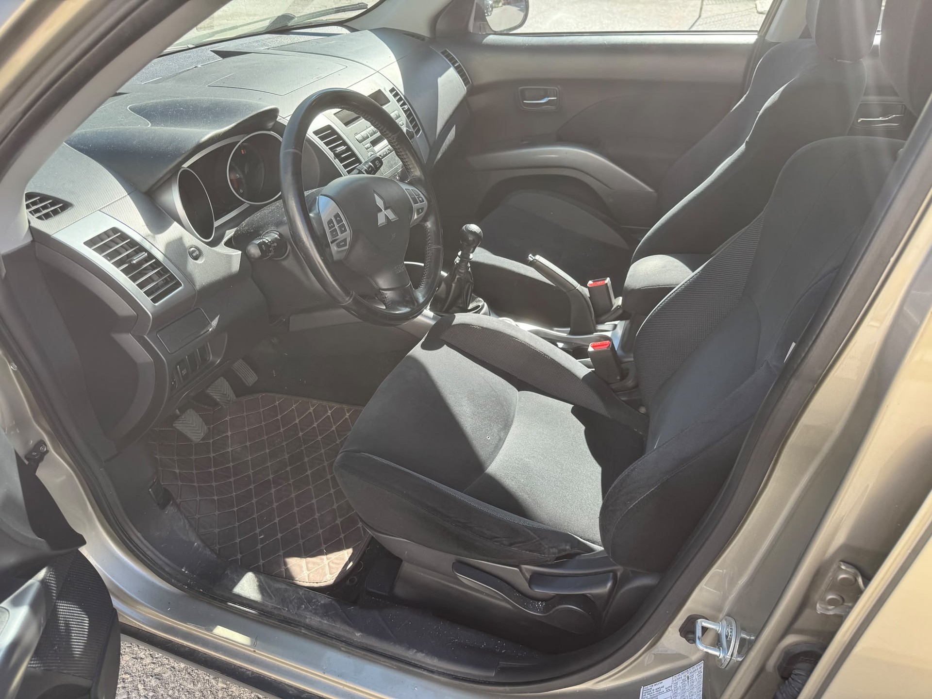 MITSUBISHI Outlander 2.0 DID Invite 4WD-image-6