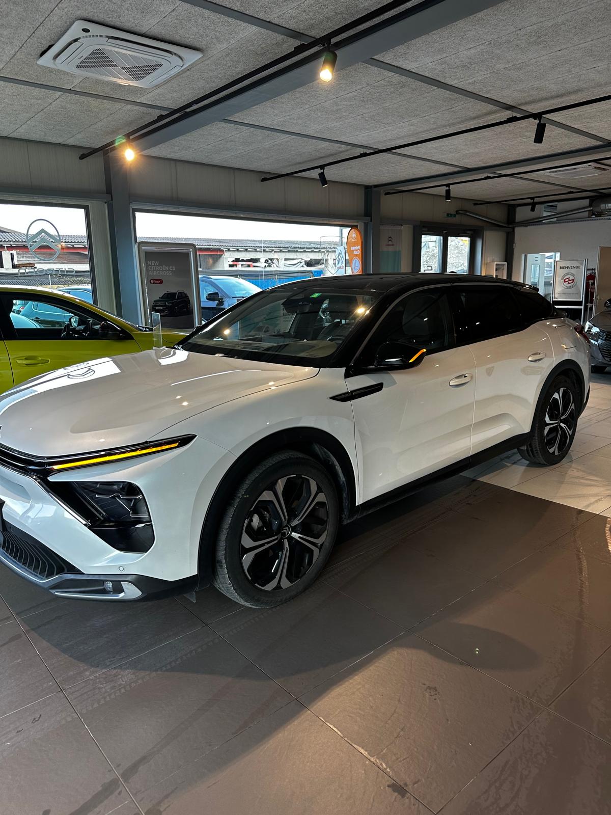 CITROEN C5 X 1.6i PHEV Shine Pack e-EAT8-image-0