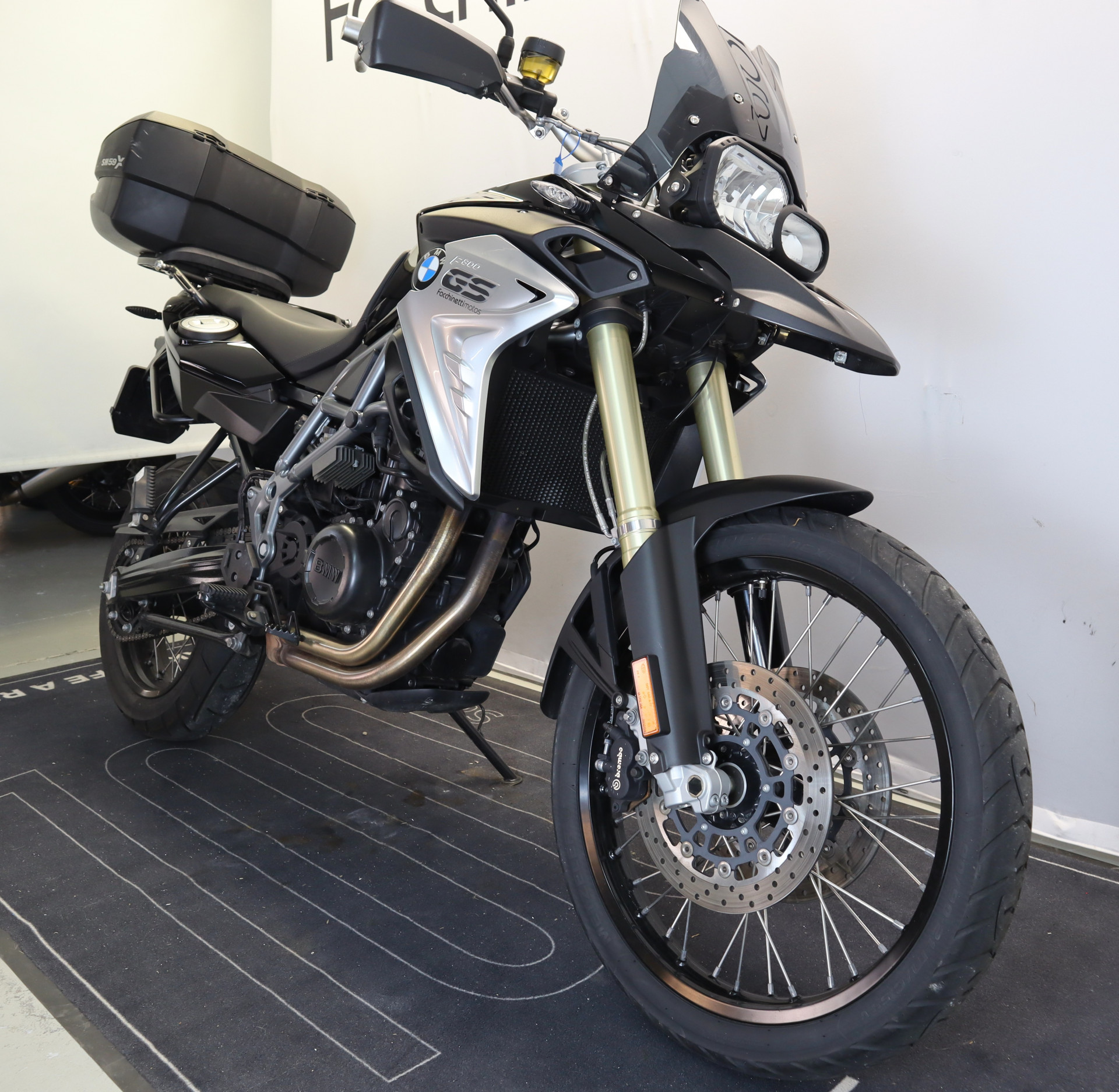 BMW F 800 GS Exclusive-showroom-element-2