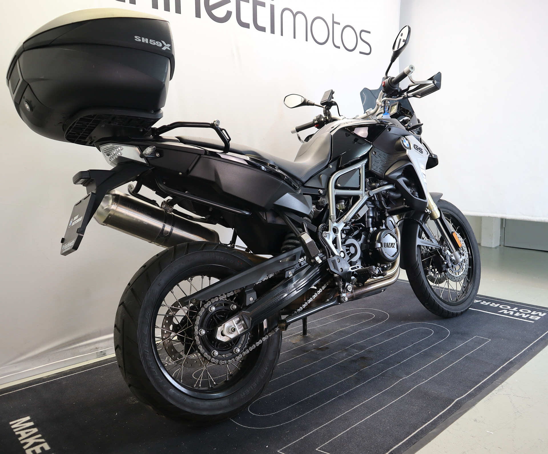 BMW F 800 GS Exclusive-showroom-element-3