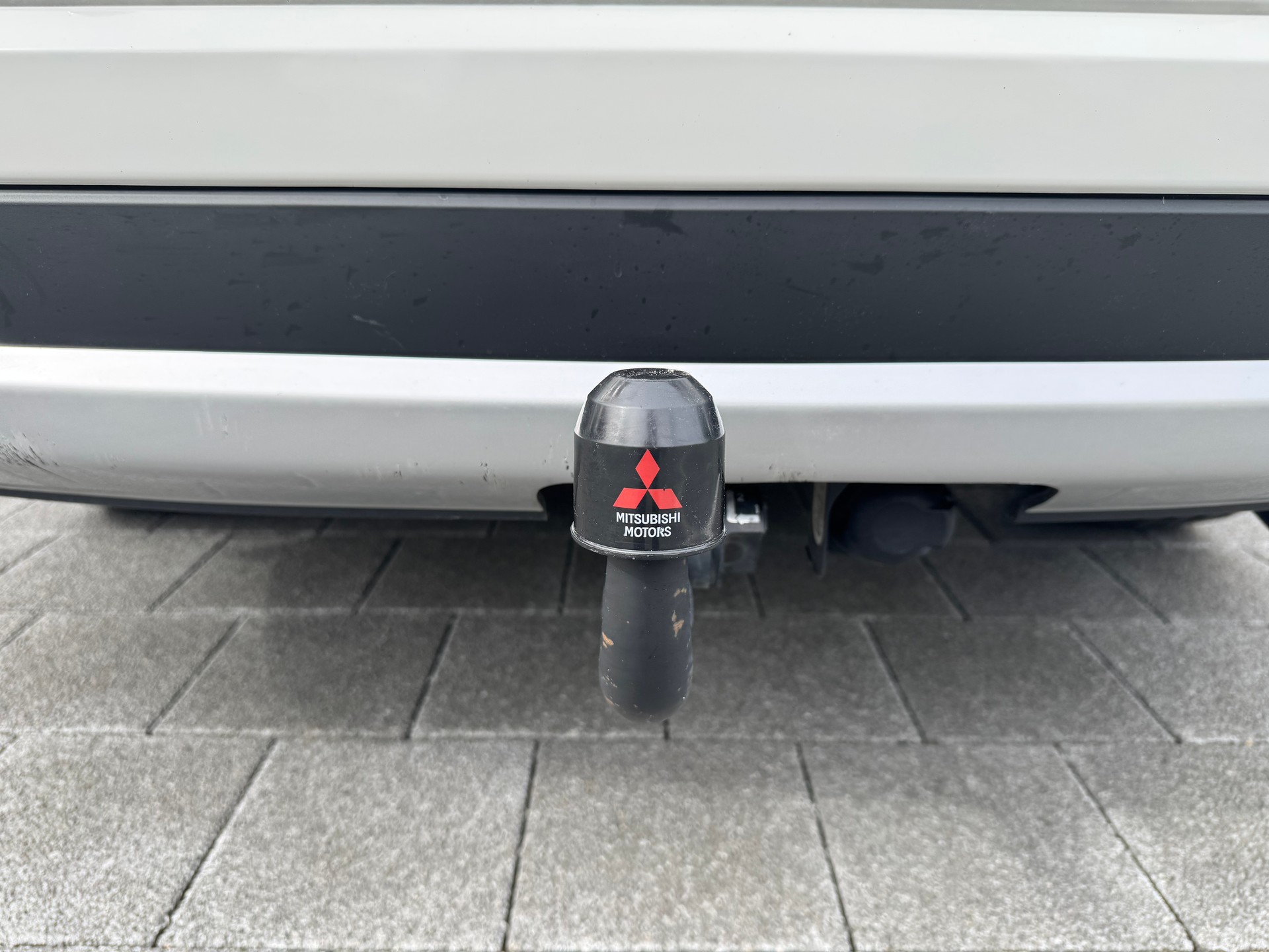 MITSUBISHI Outlander 2.0 PHEV Diamond 4WD Automatic-image-4