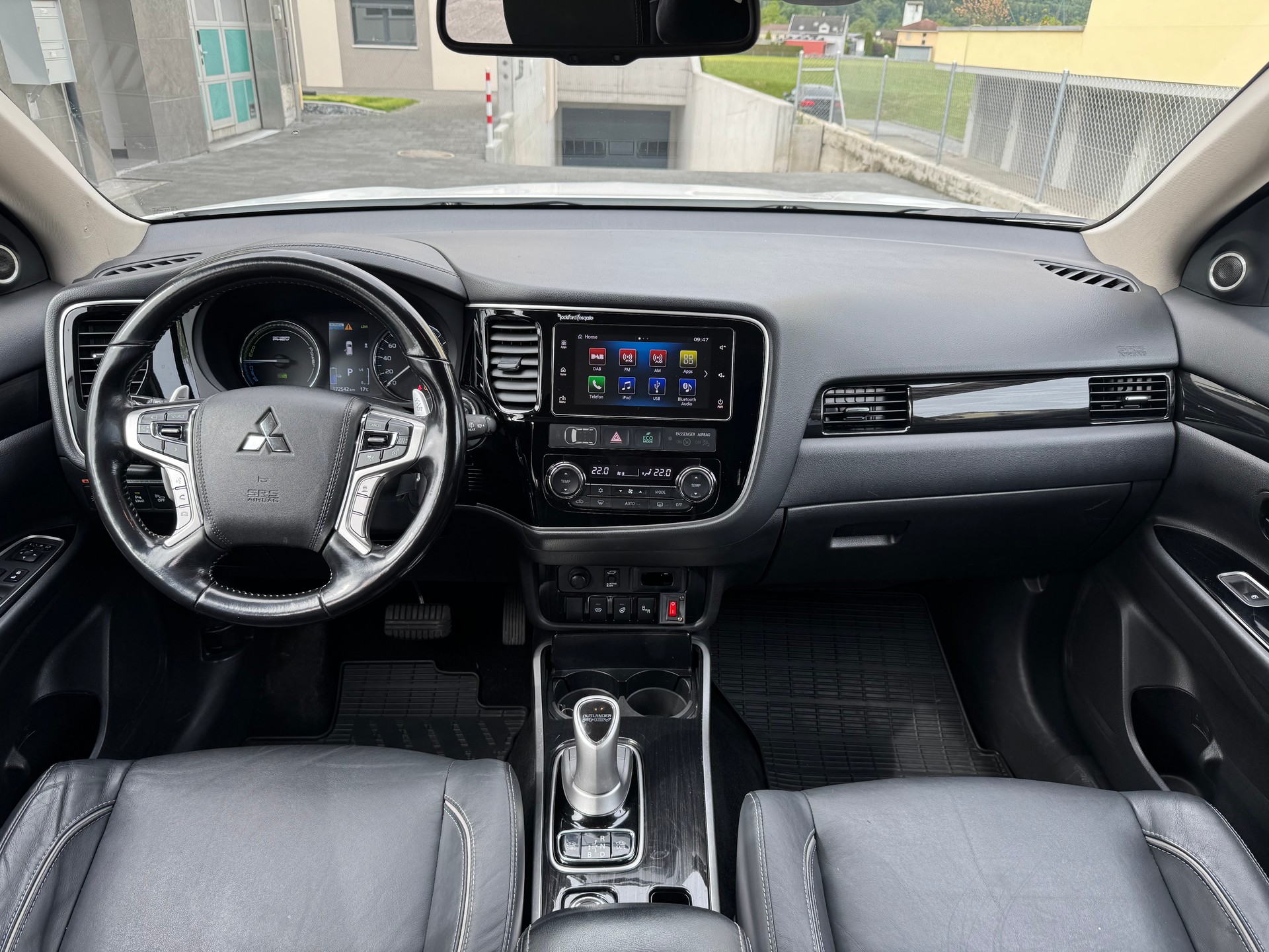 MITSUBISHI Outlander 2.0 PHEV Diamond 4WD Automatic-image-10