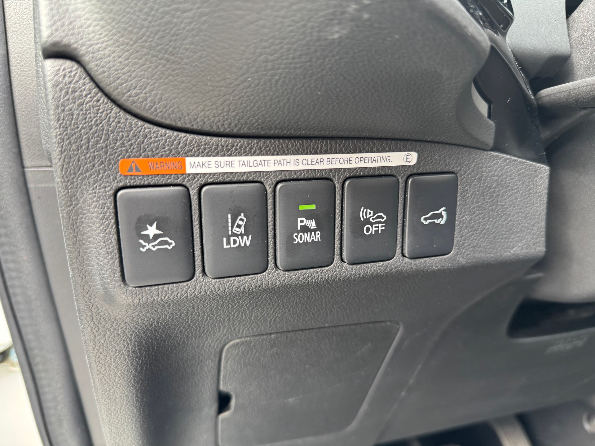 MITSUBISHI Outlander 2.0 PHEV Diamond 4WD Automatic-image-16