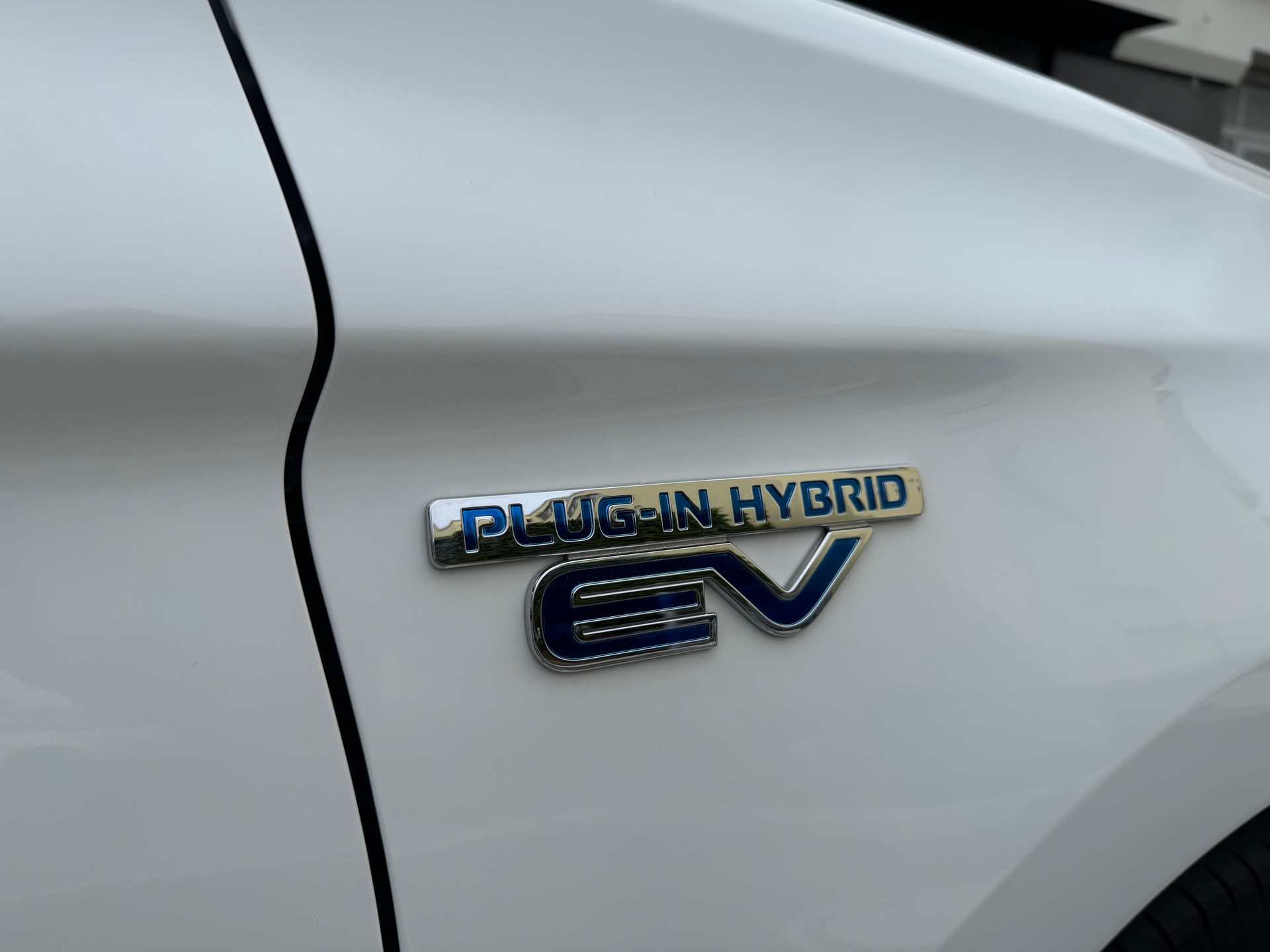 MITSUBISHI Outlander 2.0 PHEV Diamond 4WD Automatic-image-18