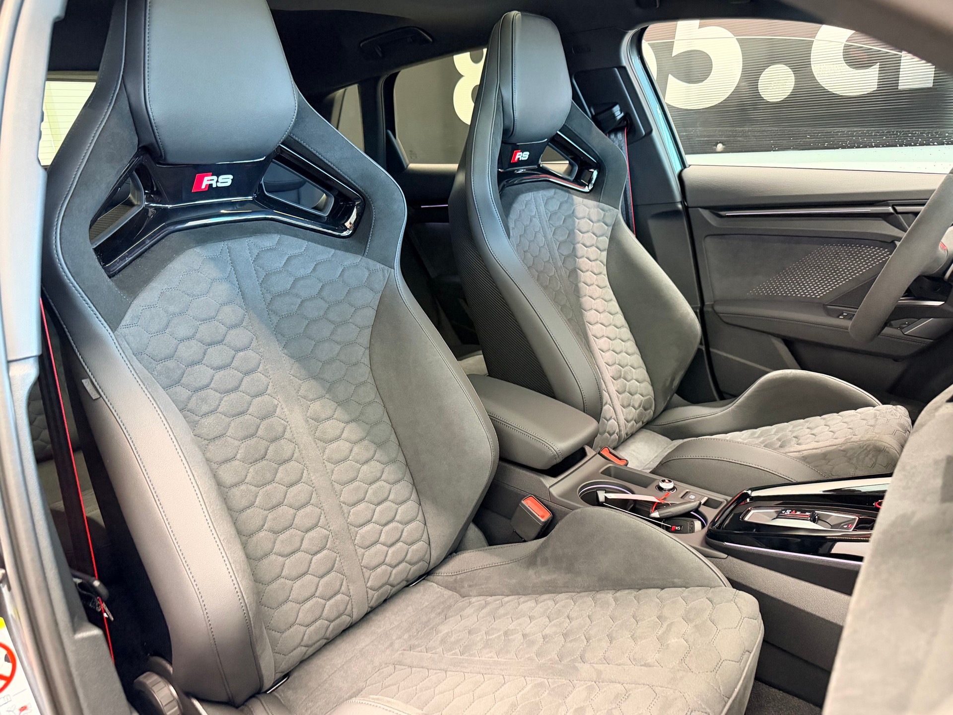 AUDI RS3 Sportback 2.5 TSI quattro S-tronic-image-22