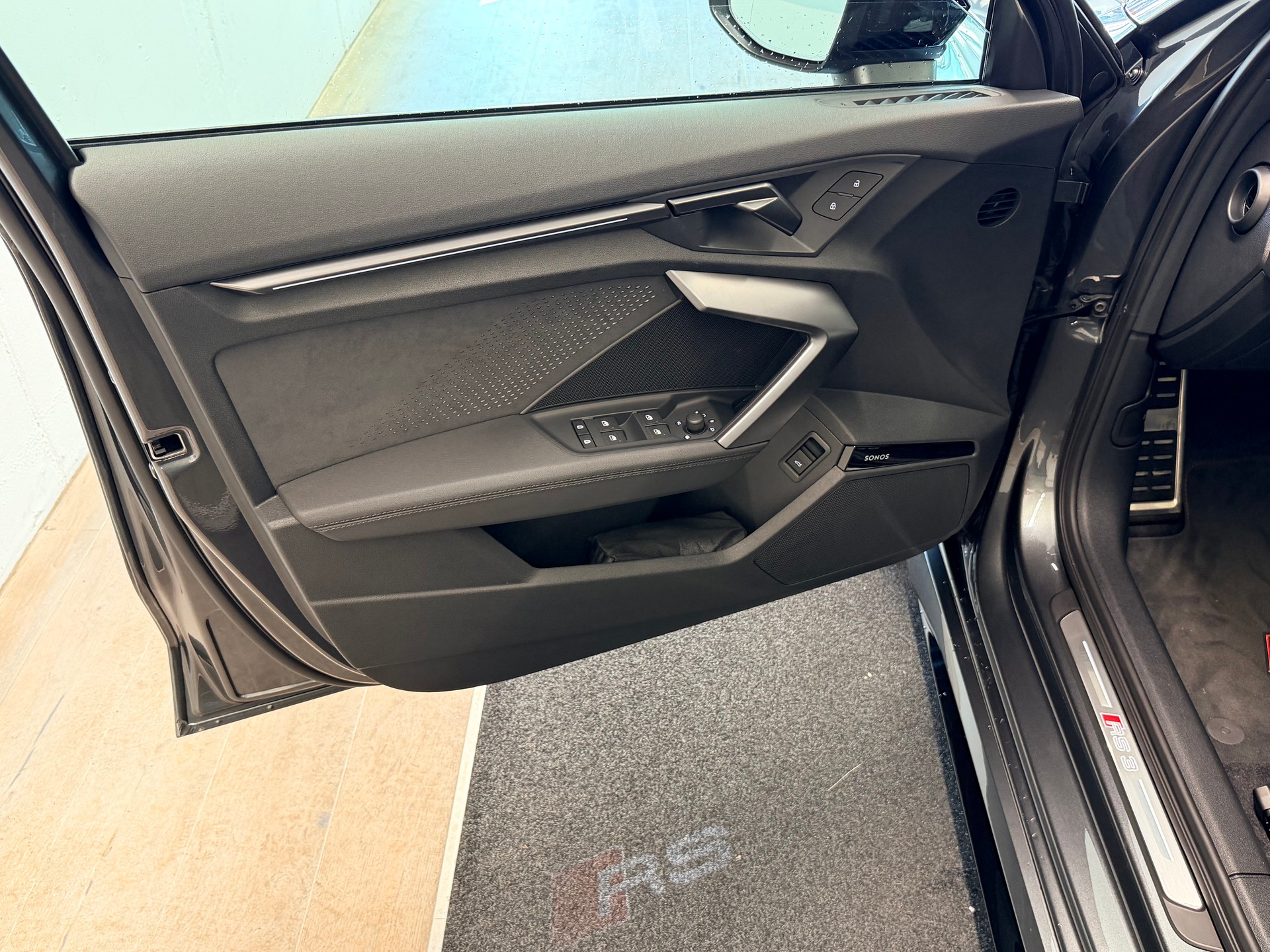 AUDI RS3 Sportback 2.5 TSI quattro S-tronic-image-12