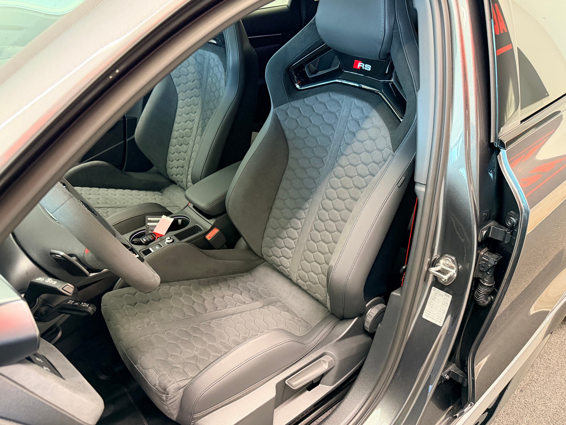 AUDI RS3 Sportback 2.5 TSI quattro S-tronic-image-15