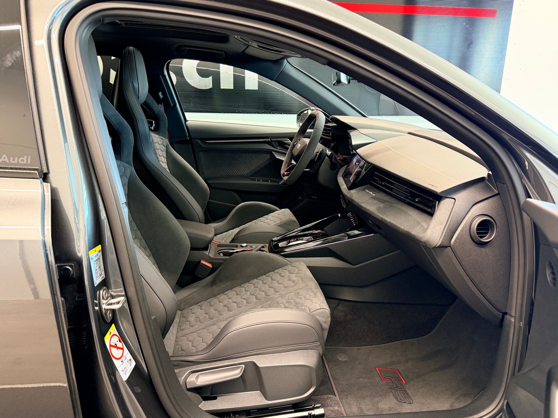 AUDI RS3 Sportback 2.5 TSI quattro S-tronic-image-21