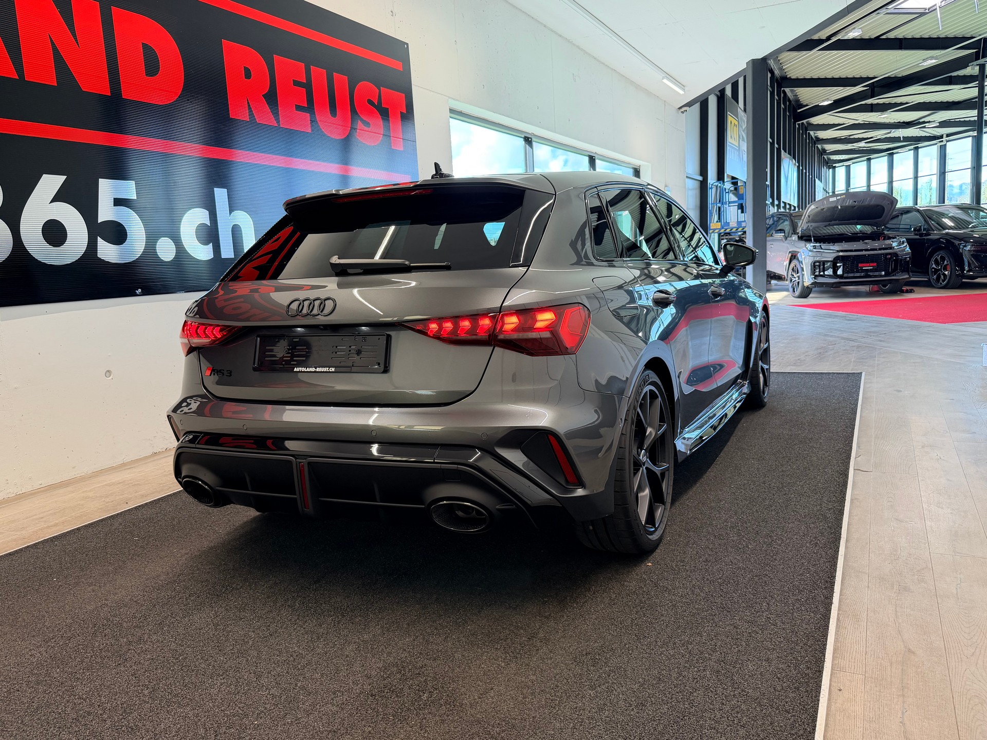 AUDI RS3 Sportback 2.5 TSI quattro S-tronic-image-6