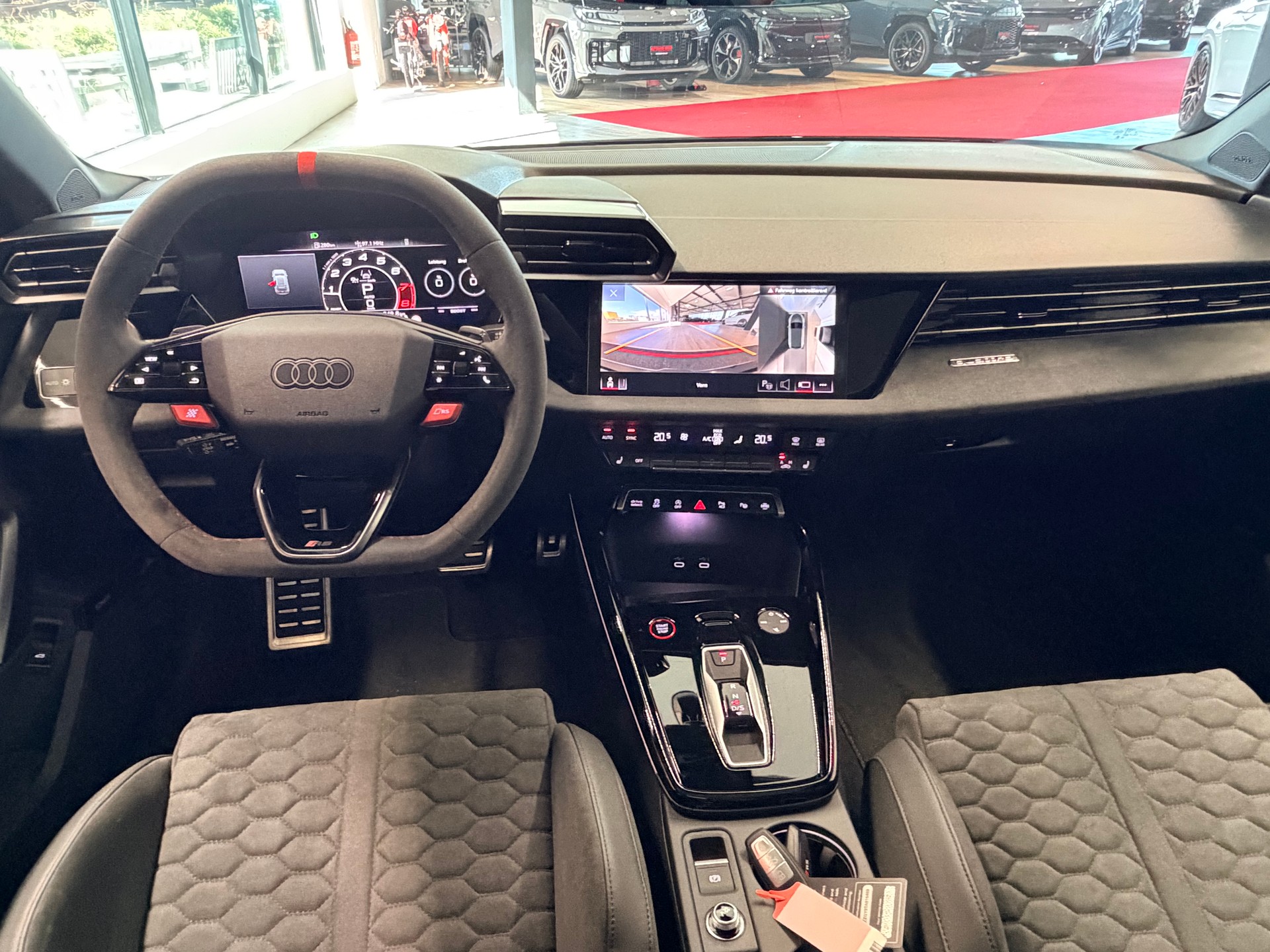 AUDI RS3 Sportback 2.5 TSI quattro S-tronic-image-18