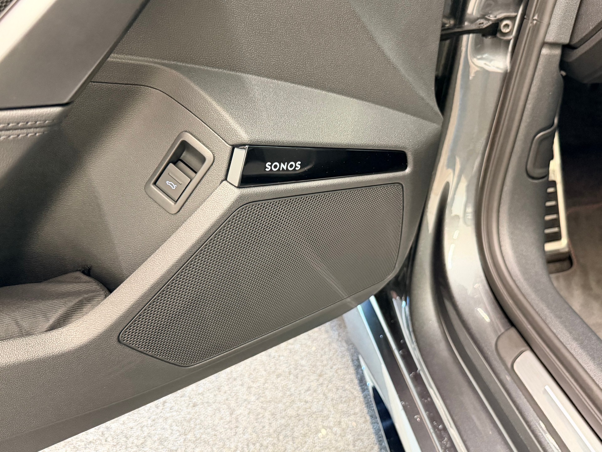AUDI RS3 Sportback 2.5 TSI quattro S-tronic-image-13