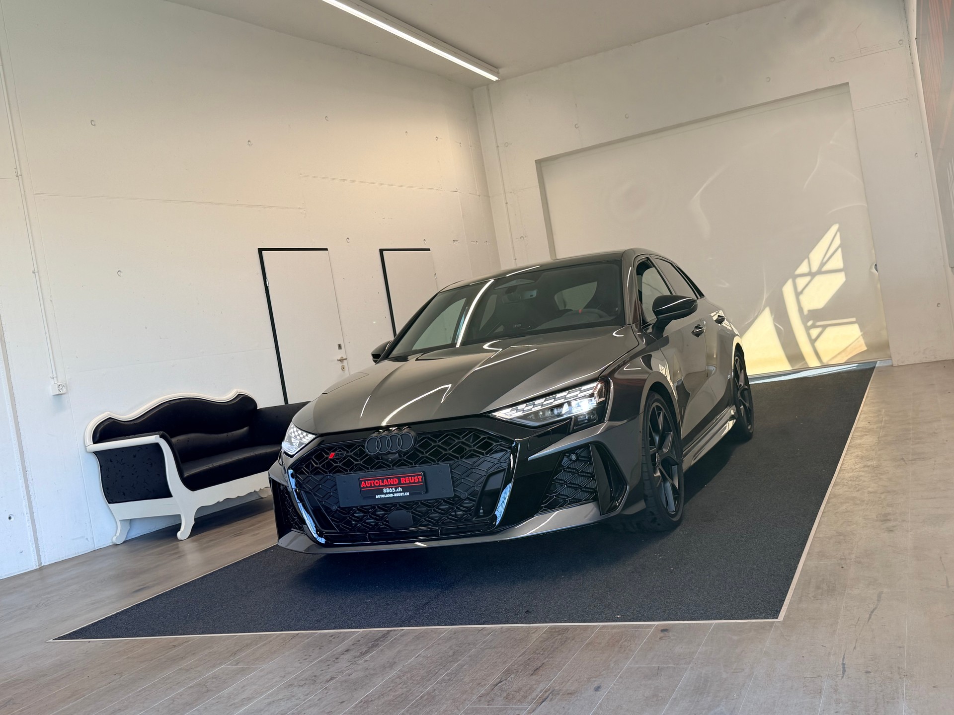 AUDI RS3 Sportback 2.5 TSI quattro S-tronic-image-2