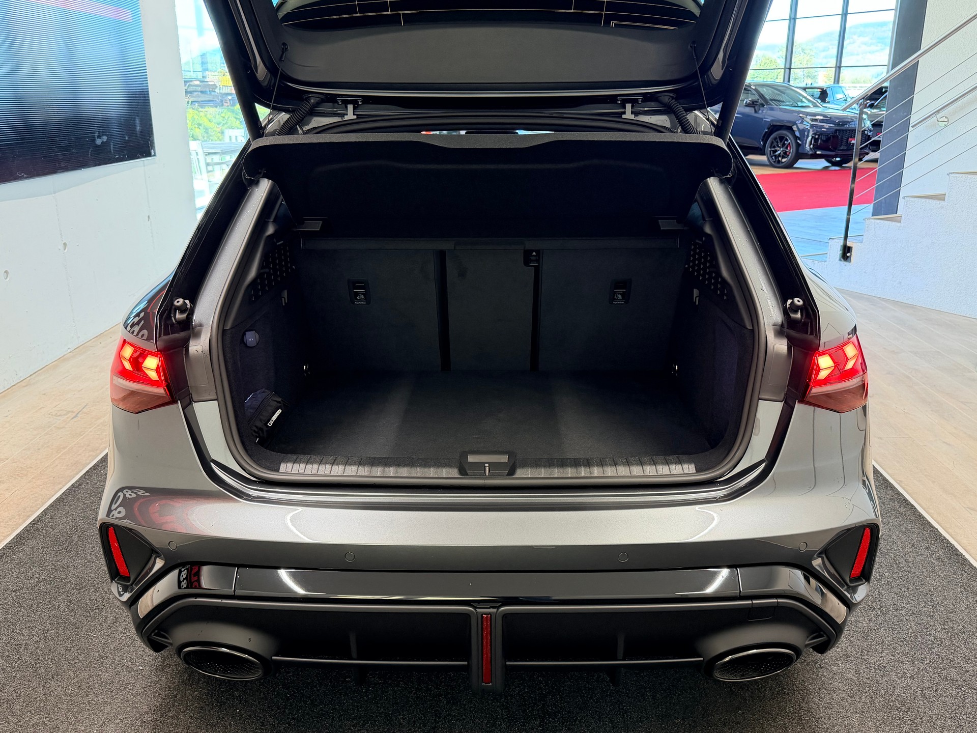 AUDI RS3 Sportback 2.5 TSI quattro S-tronic-image-9