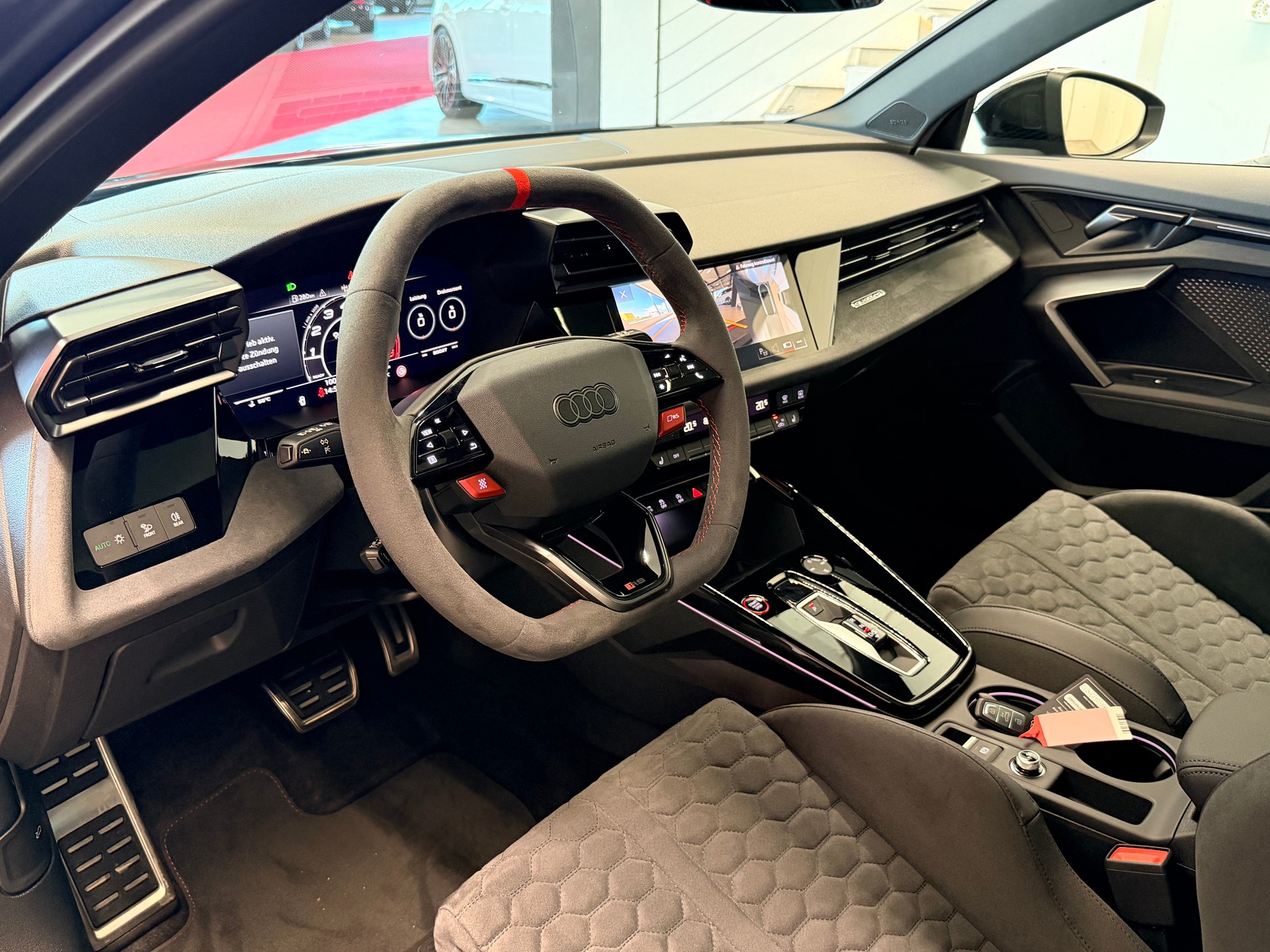 AUDI RS3 Sportback 2.5 TSI quattro S-tronic-image-11