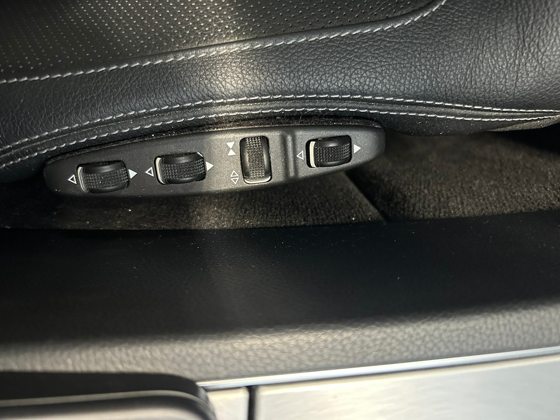 MERCEDES-BENZ E 250 Coupé 7G-Tronic-image-15
