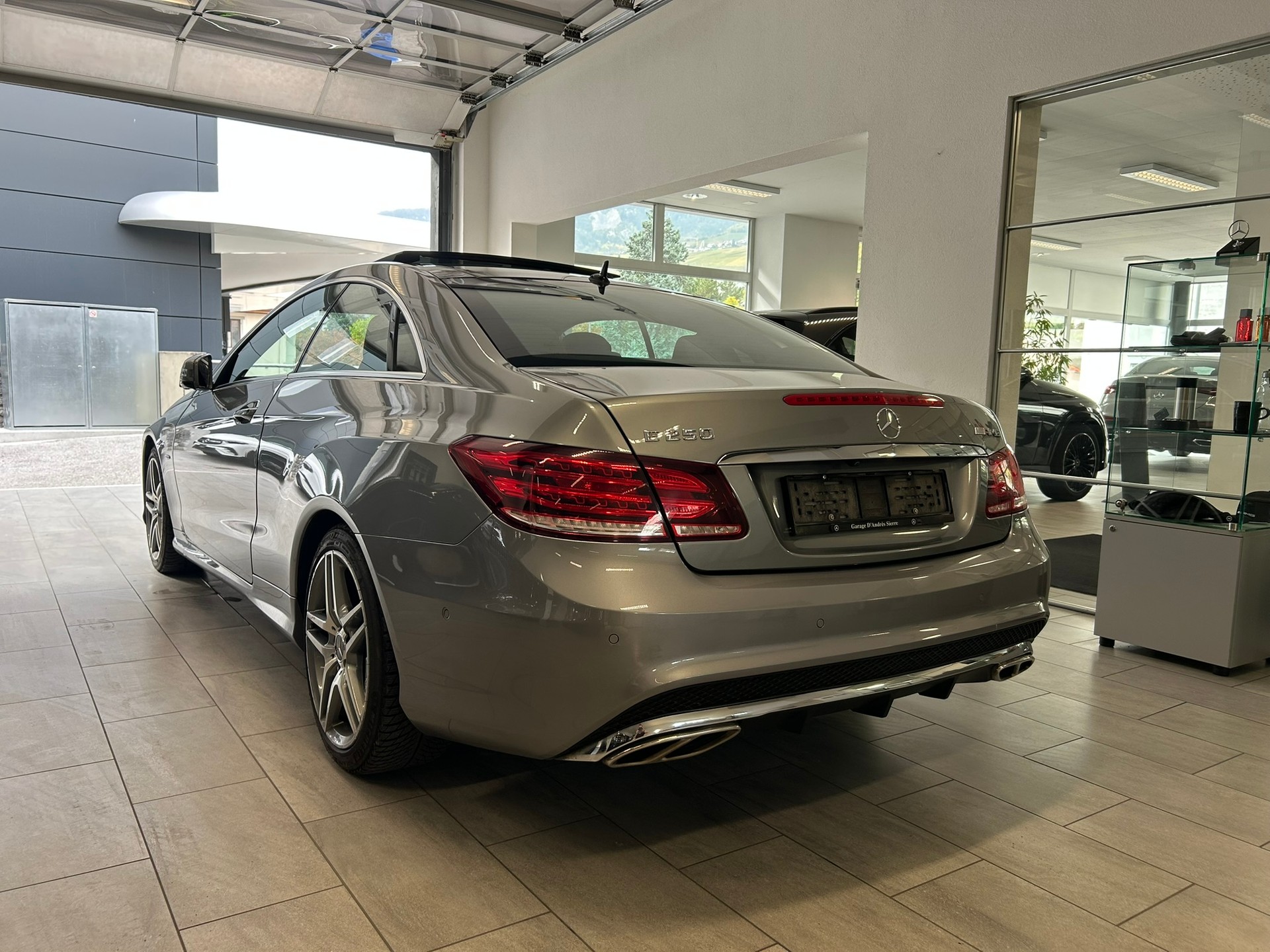 MERCEDES-BENZ E 250 Coupé 7G-Tronic-image-4