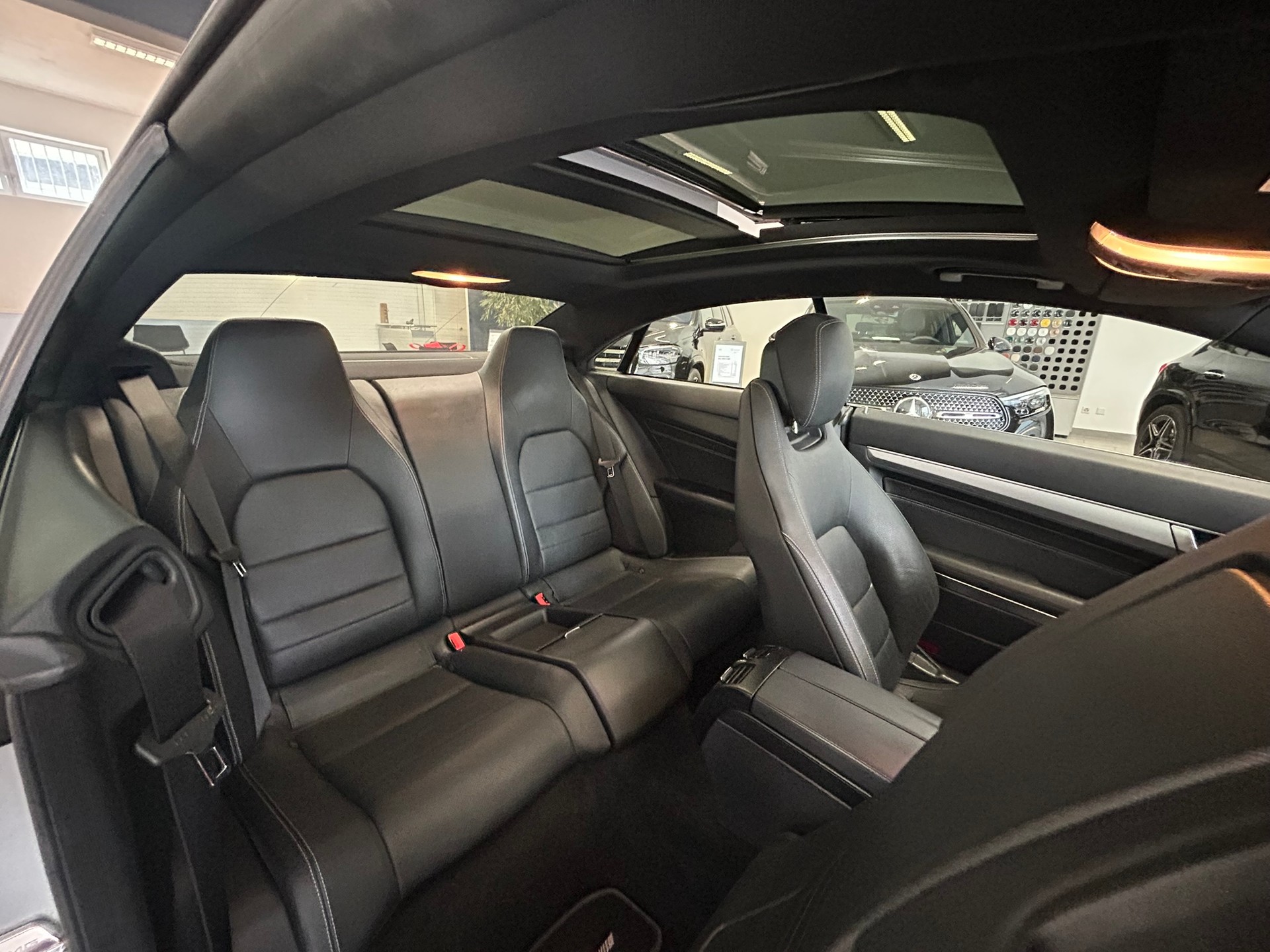 MERCEDES-BENZ E 250 Coupé 7G-Tronic-image-10