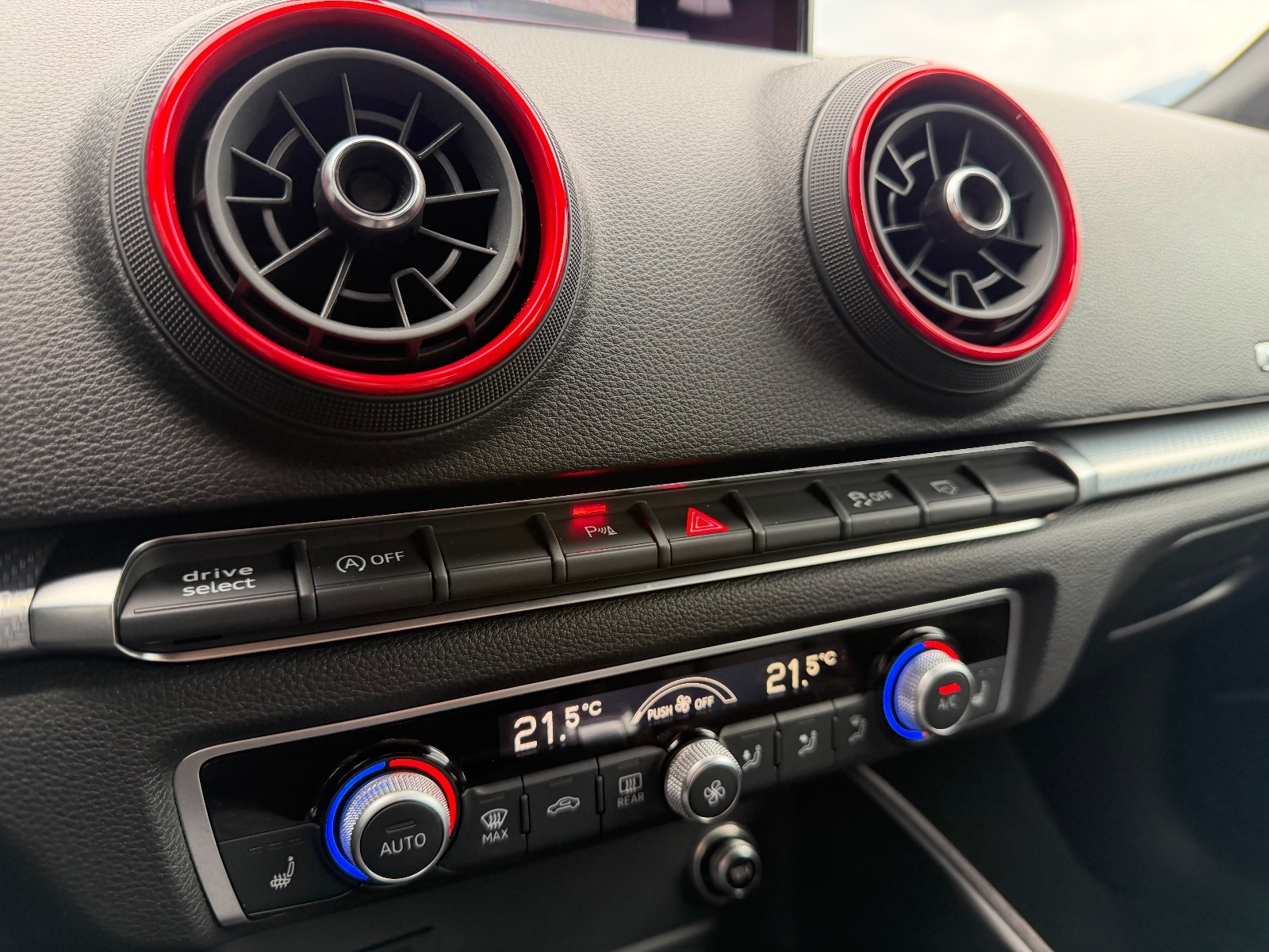 AUDI RS3 Sportback 2.5 TSI quattro S-tronic-image-14