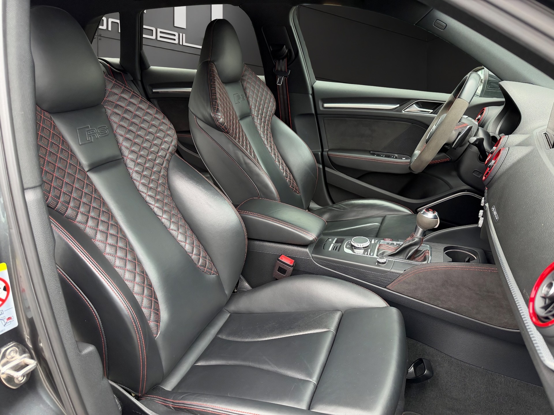 AUDI RS3 Sportback 2.5 TSI quattro S-tronic-image-17