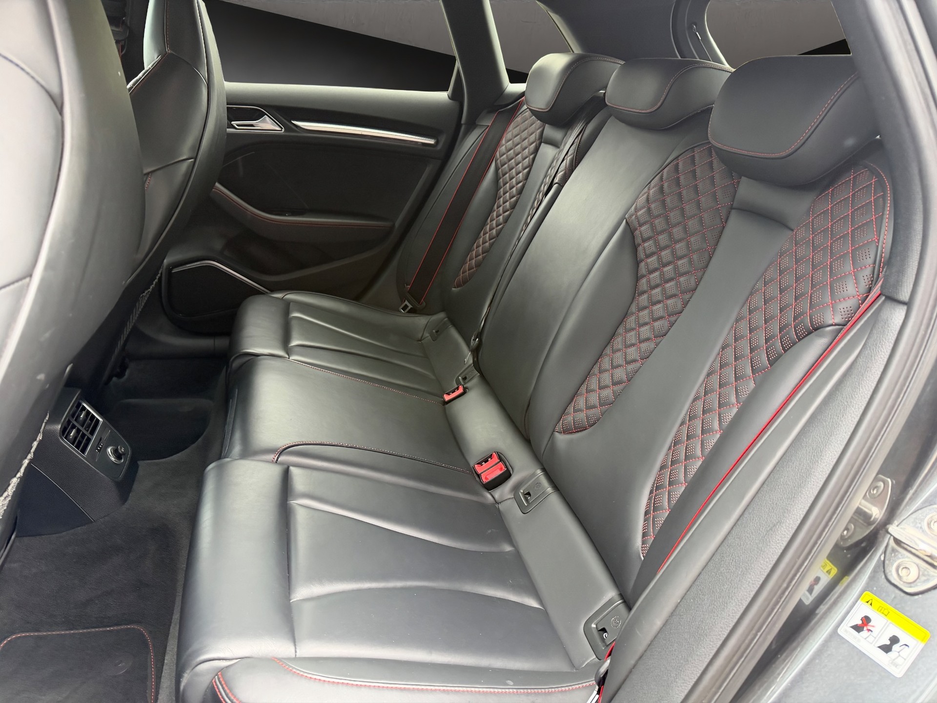 AUDI RS3 Sportback 2.5 TSI quattro S-tronic-image-11