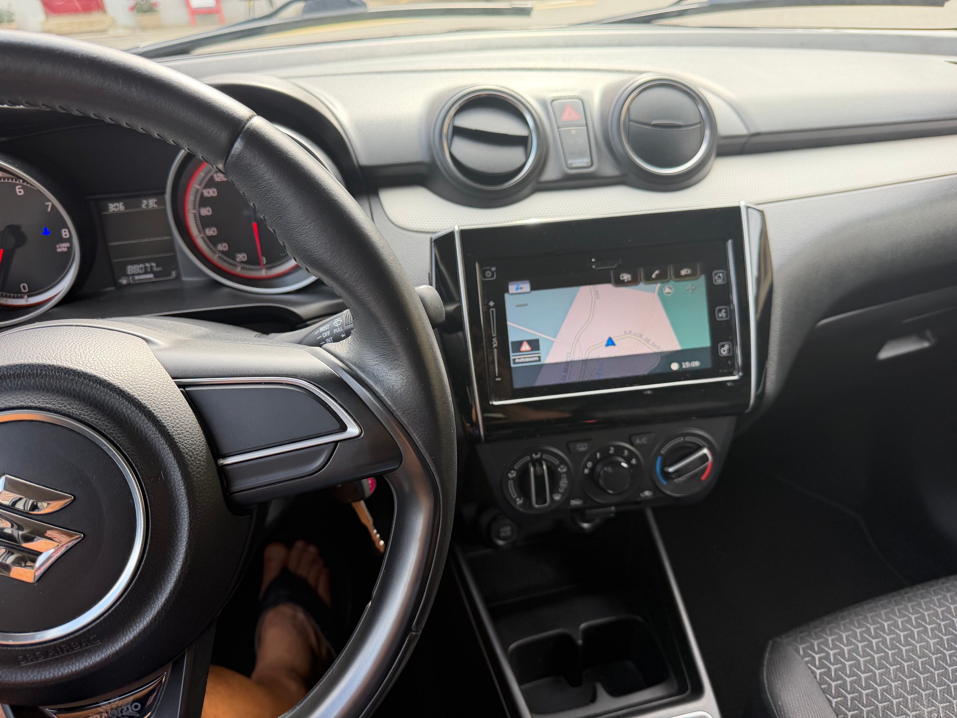 SUZUKI Swift 1.0 12V Tradizio-image-10