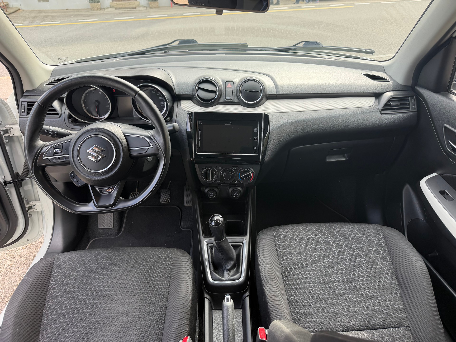 SUZUKI Swift 1.0 12V Tradizio-image-7