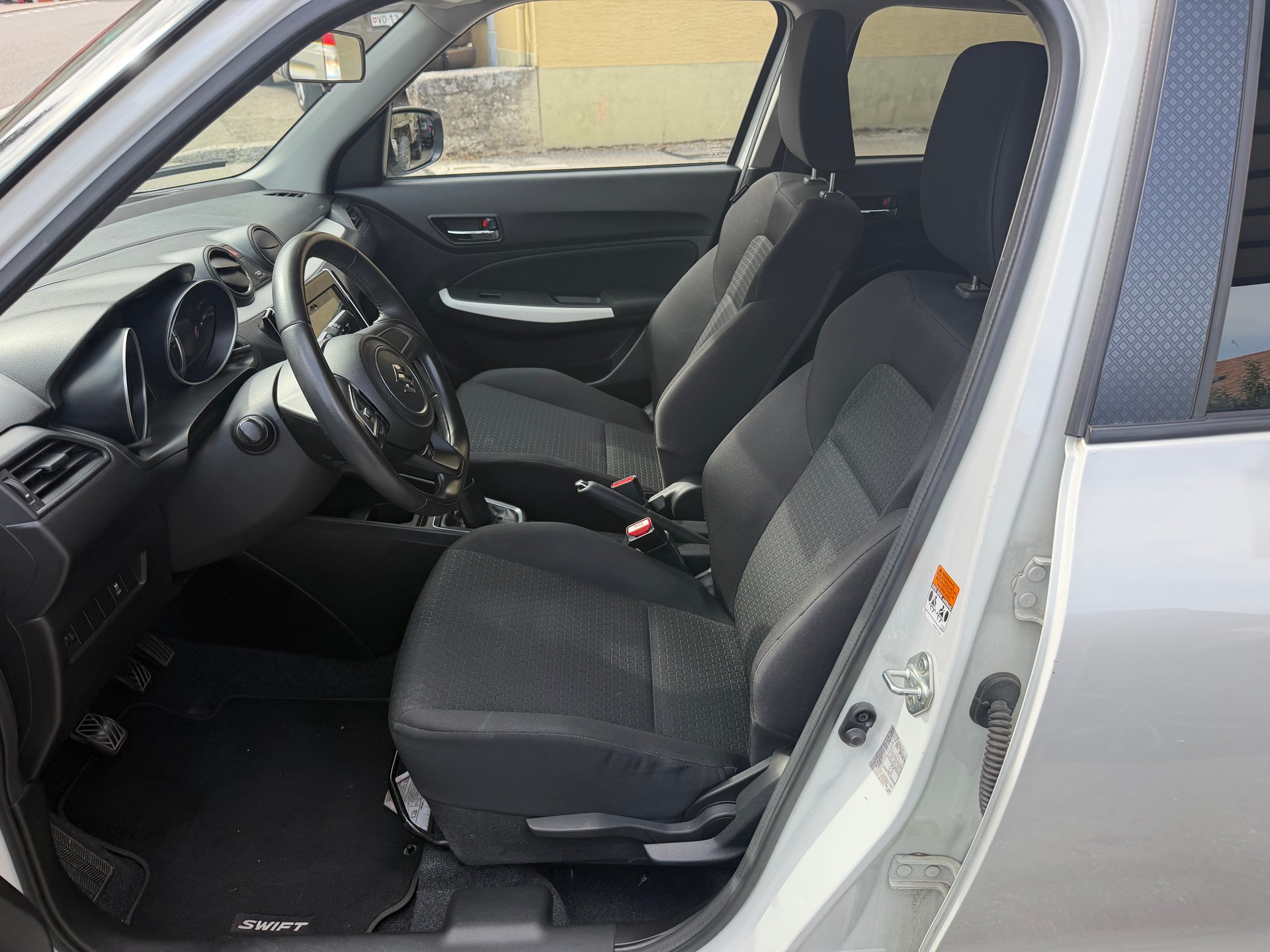 SUZUKI Swift 1.0 12V Tradizio-image-8