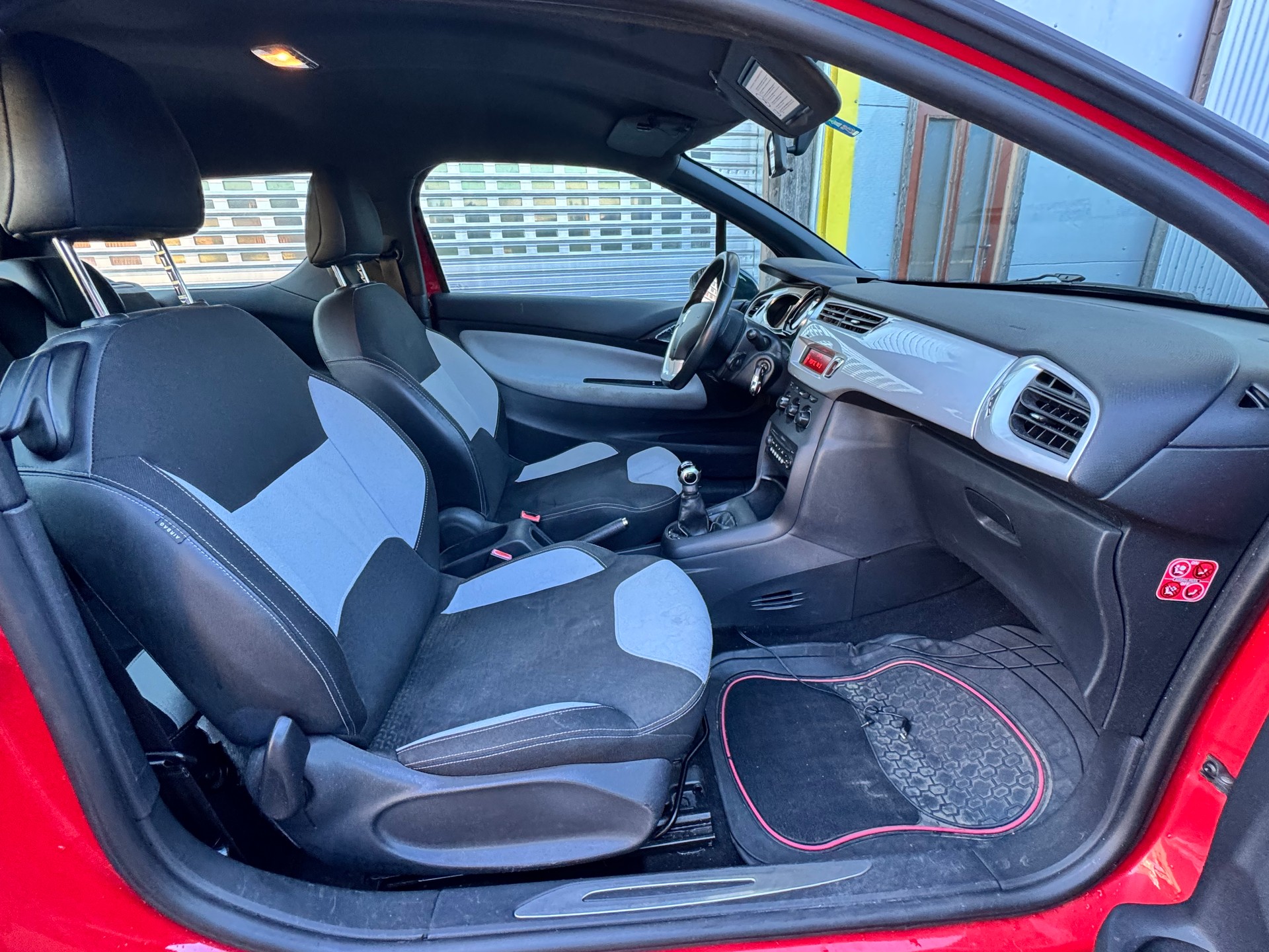 DS AUTOMOBILES DS3 1.4 VTi Chic-image-9