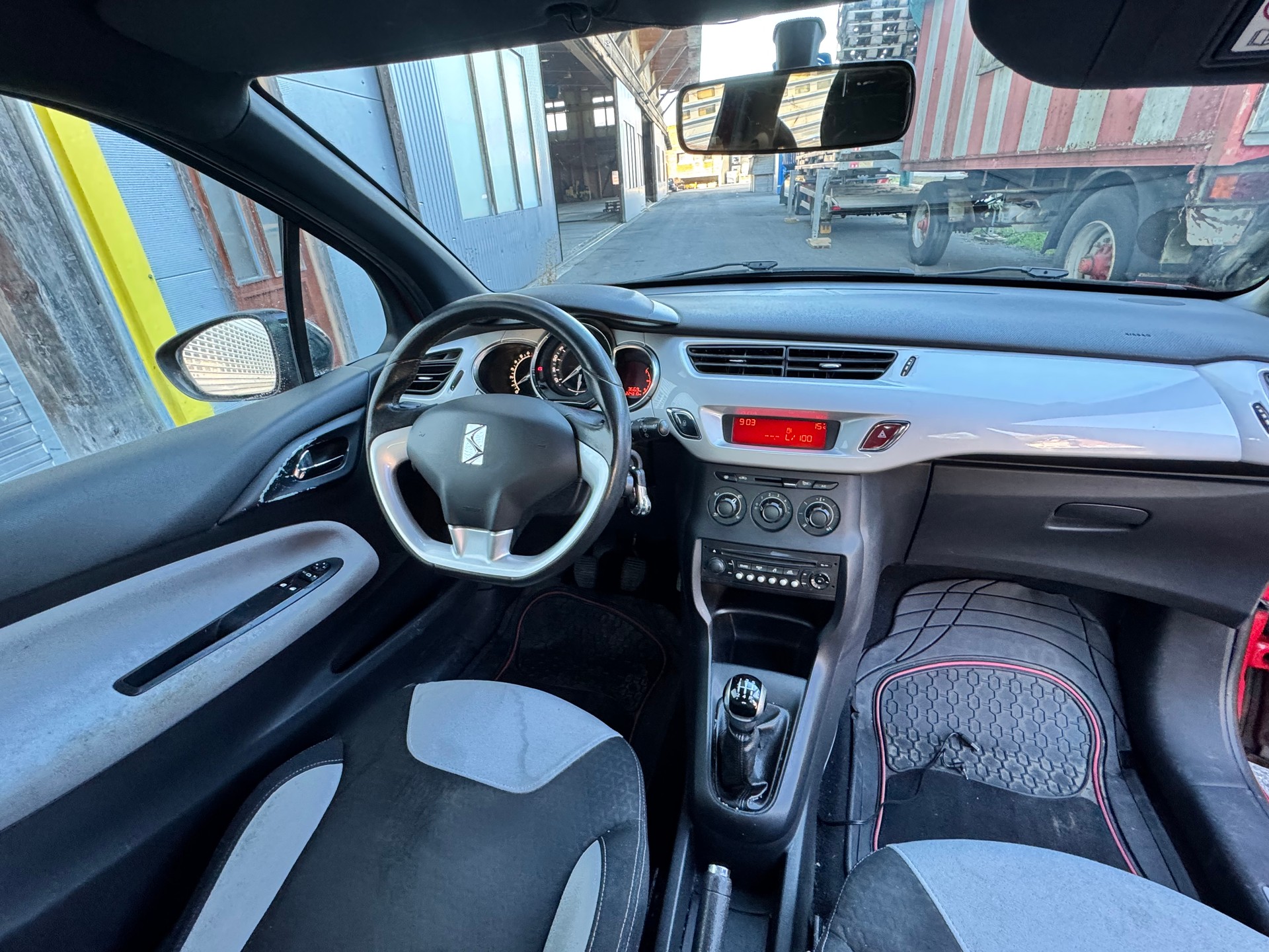 DS AUTOMOBILES DS3 1.4 VTi Chic-image-10