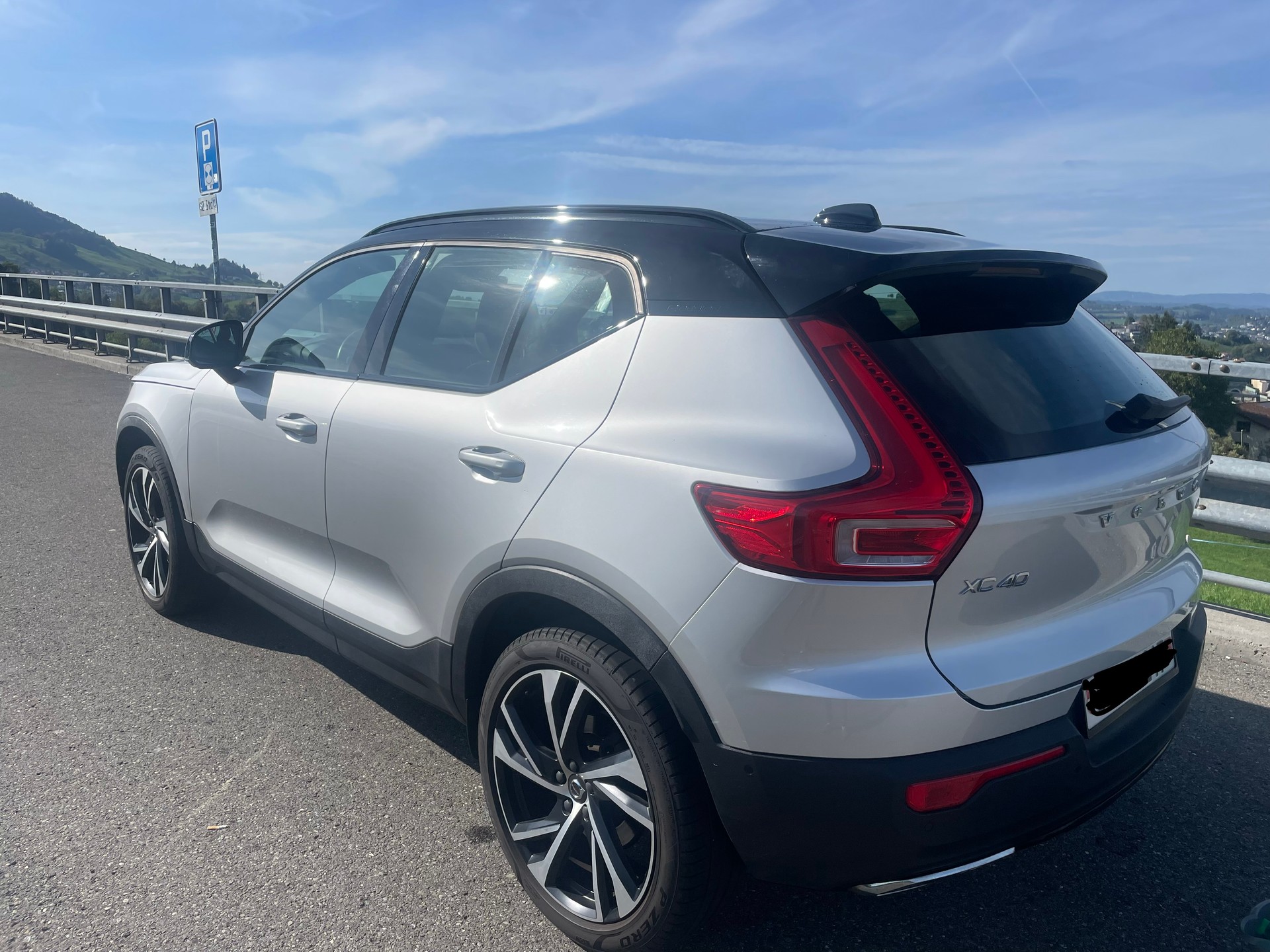 VOLVO 2.0 D4 R-Design AWD-image-1