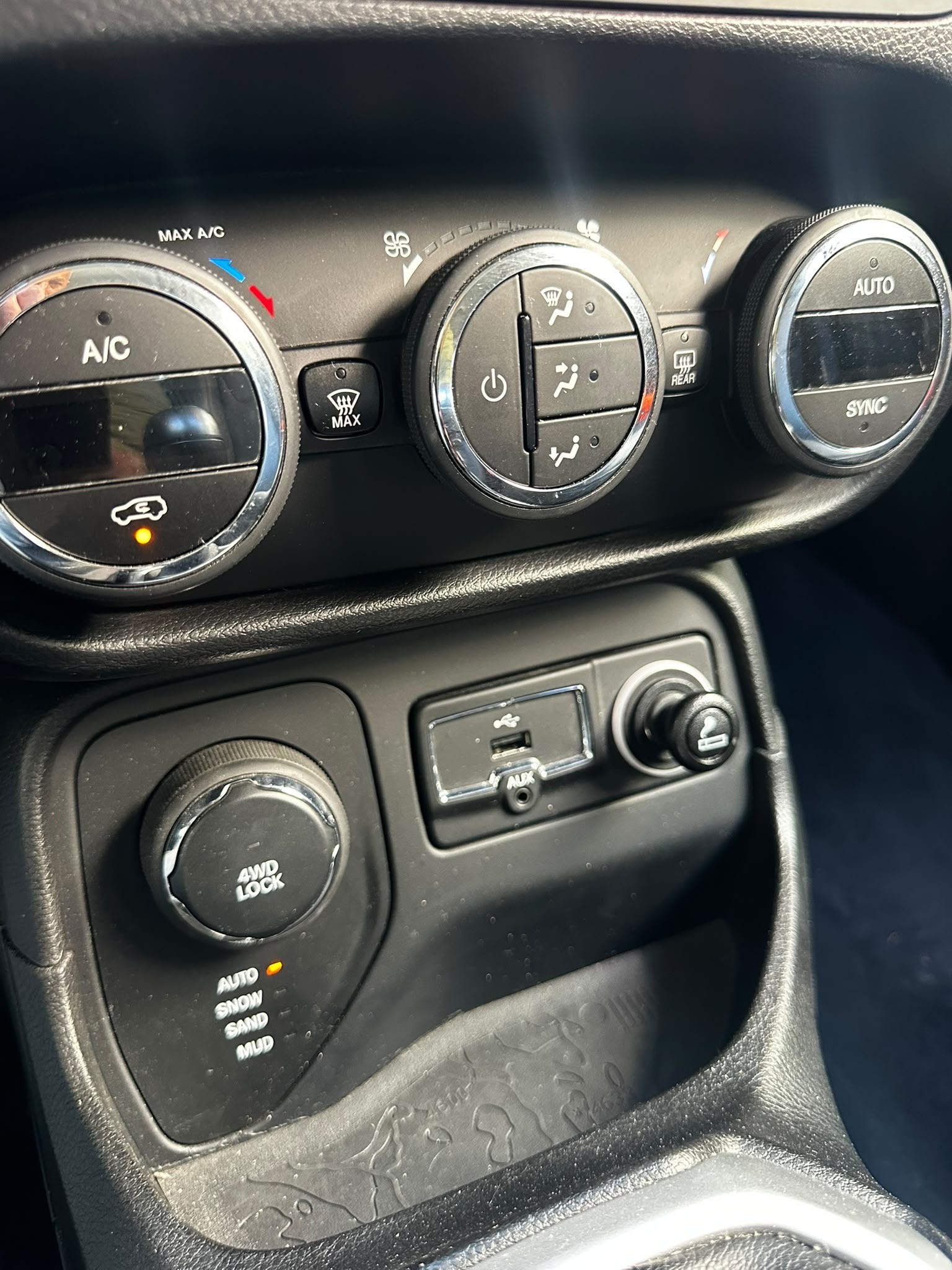 JEEP Renegade 2.0 CRD Limited AWD-image-9