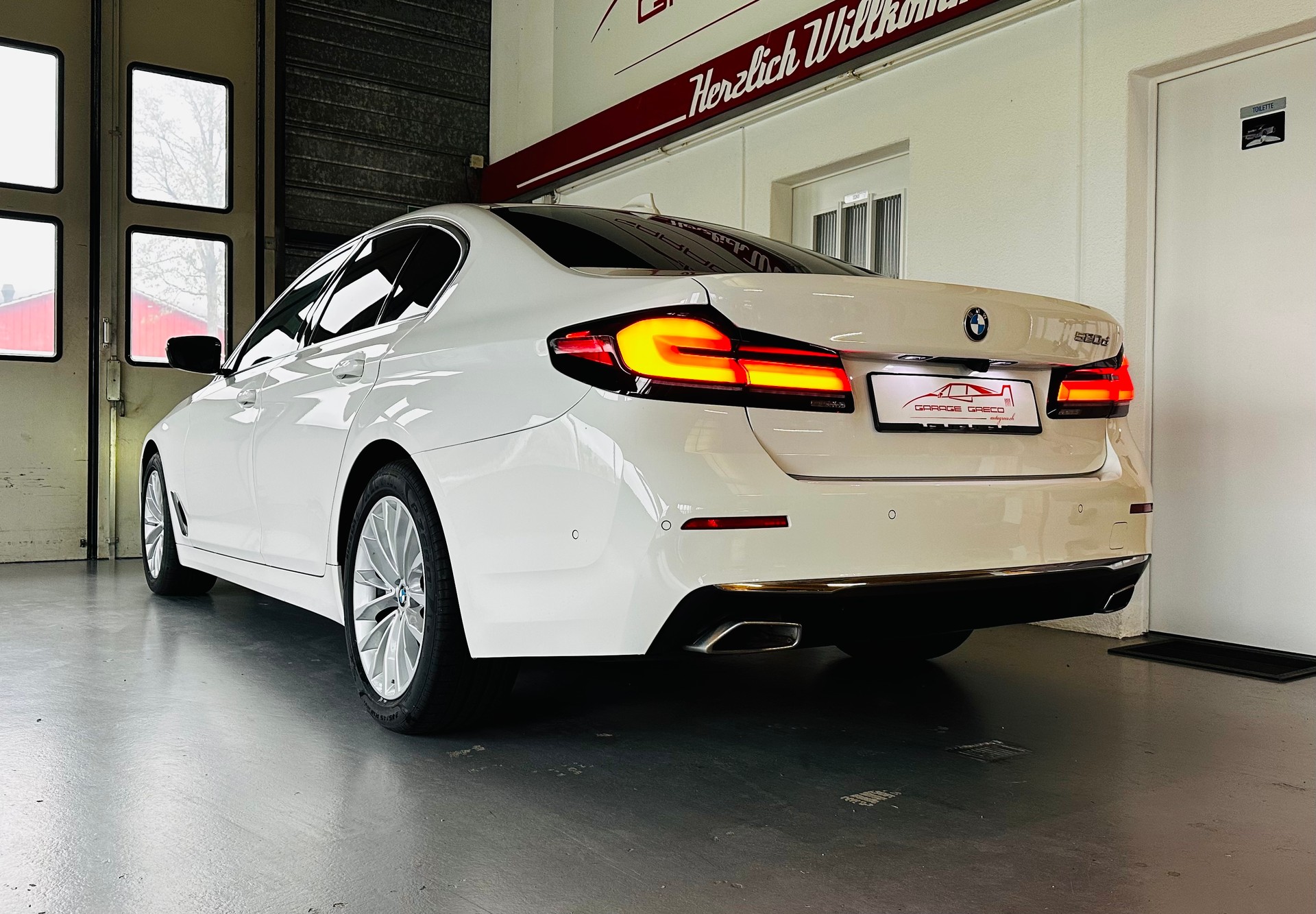 BMW 520d 48V Luxury Line Steptronic-image-5