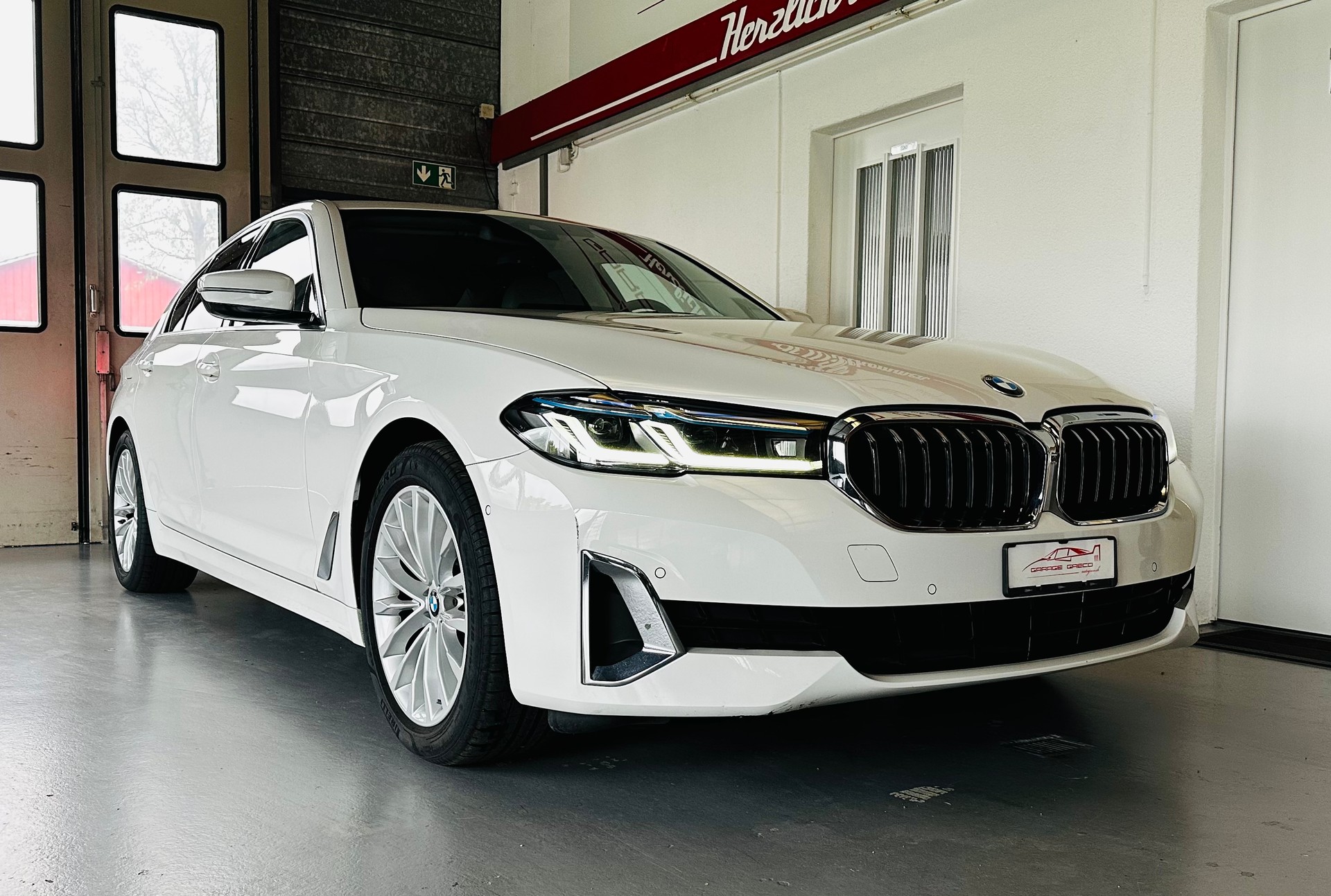 BMW 520d 48V Luxury Line Steptronic-image-4
