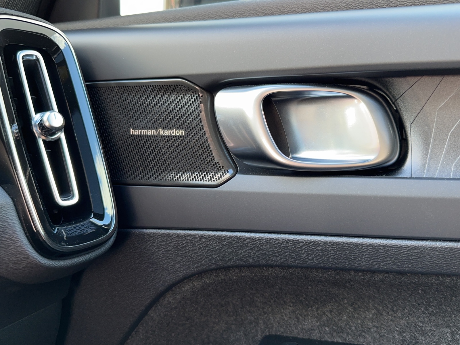 VOLVO XC40 Recharge E80 82kWh Ultimate AWD-image-15