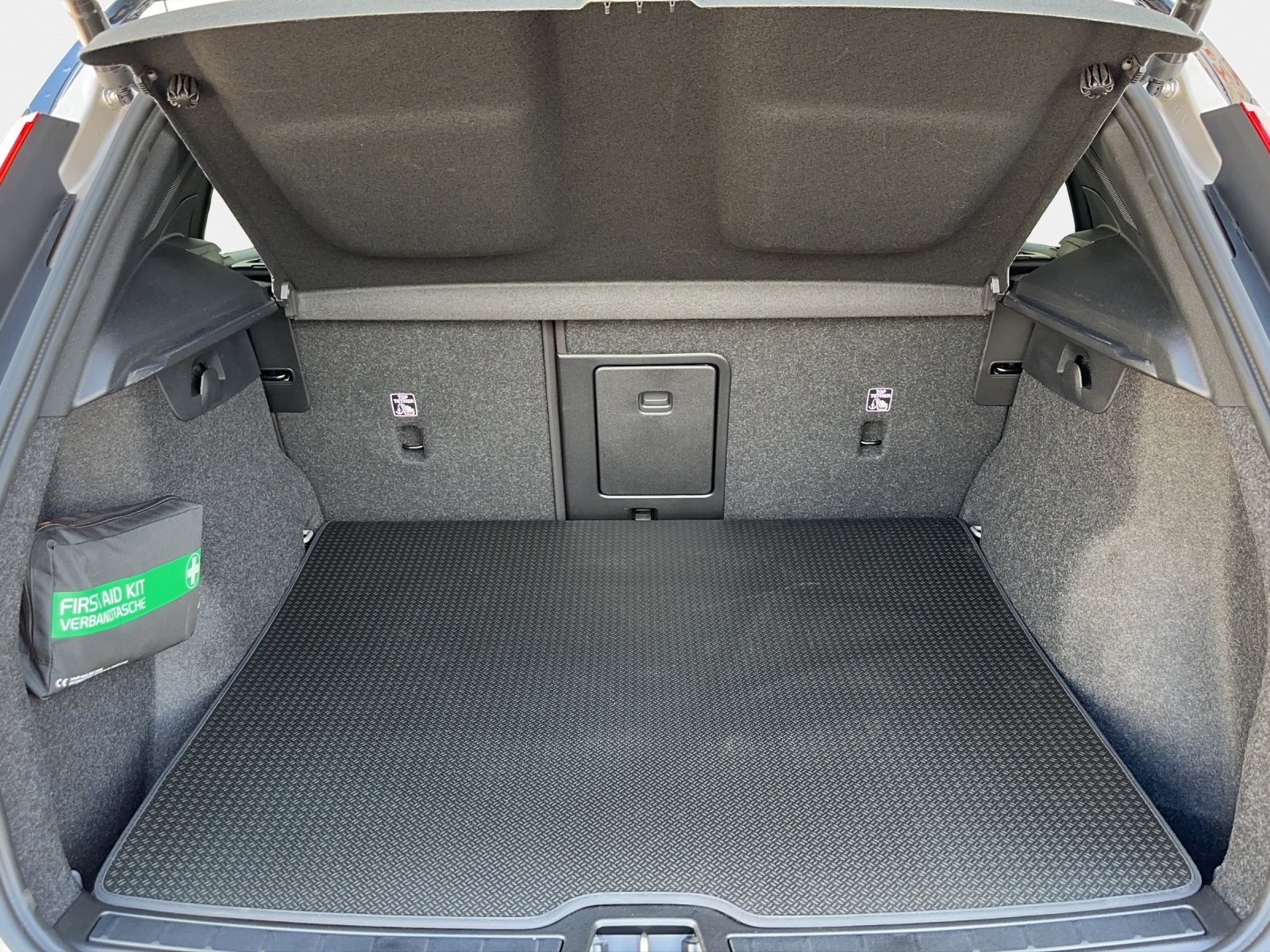 VOLVO XC40 Recharge E80 82kWh Ultimate AWD-image-5