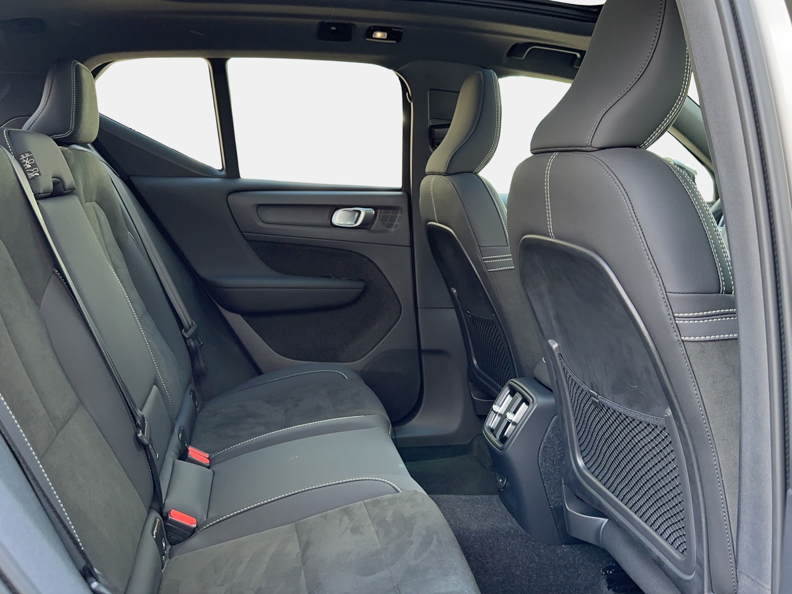 VOLVO XC40 Recharge E80 82kWh Ultimate AWD-image-8