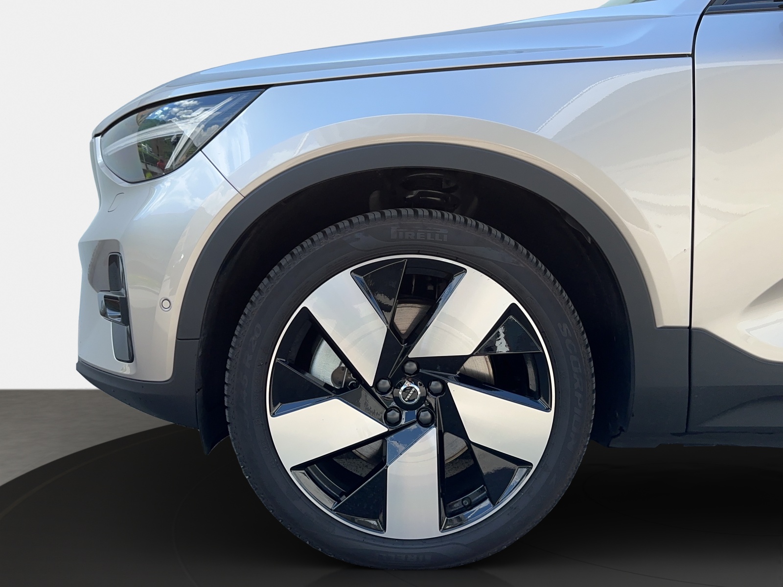 VOLVO XC40 Recharge E80 82kWh Ultimate AWD-image-16