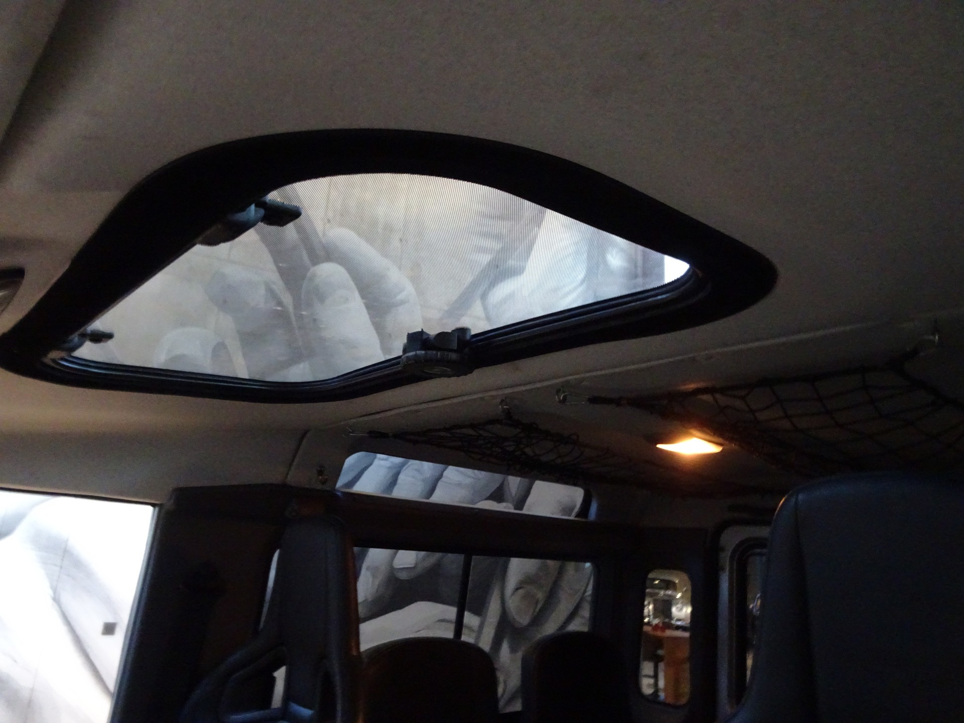 LAND ROVER Defender 90 CSW 2.5 Td5 AVUS-image-4