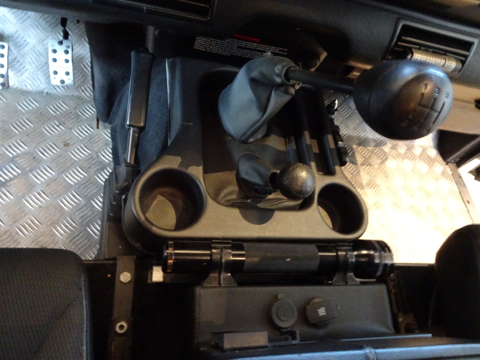 LAND ROVER Defender 90 CSW 2.5 Td5 AVUS-image-2