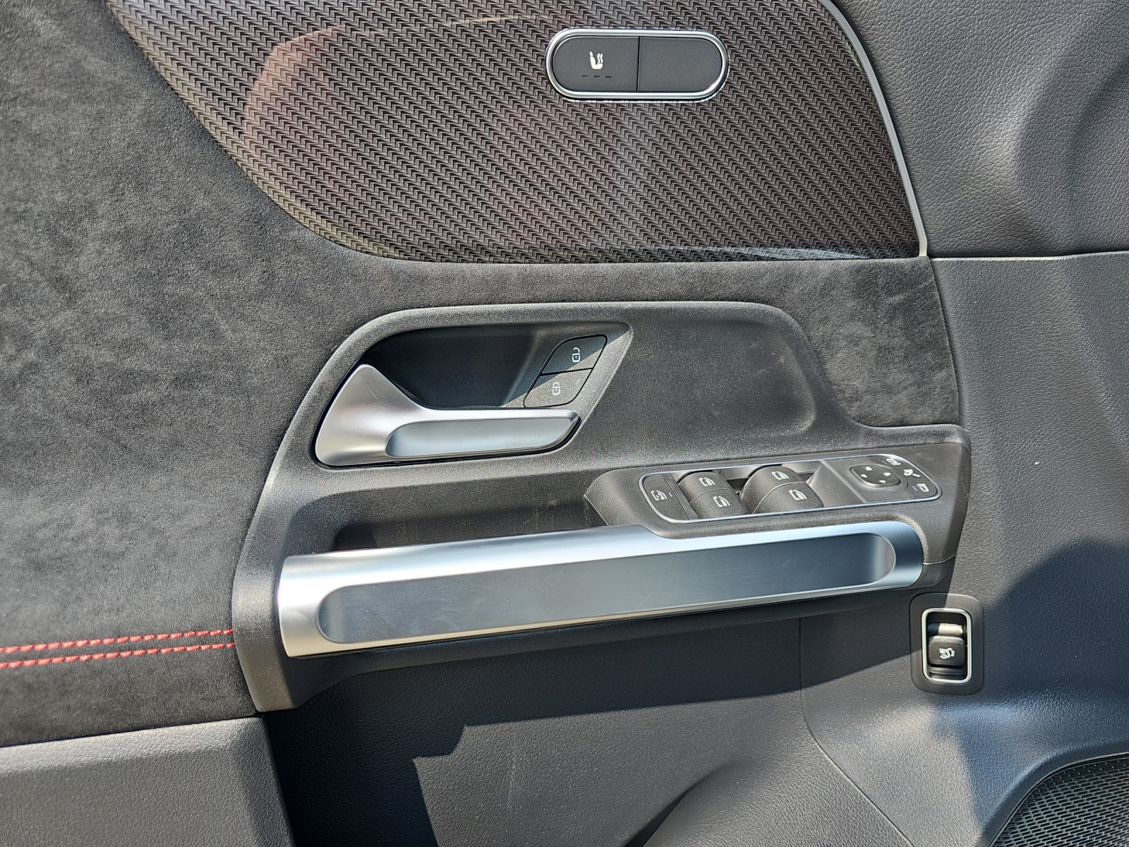 MERCEDES-BENZ GLB 220 4Matic 8G-Tronic-image-12