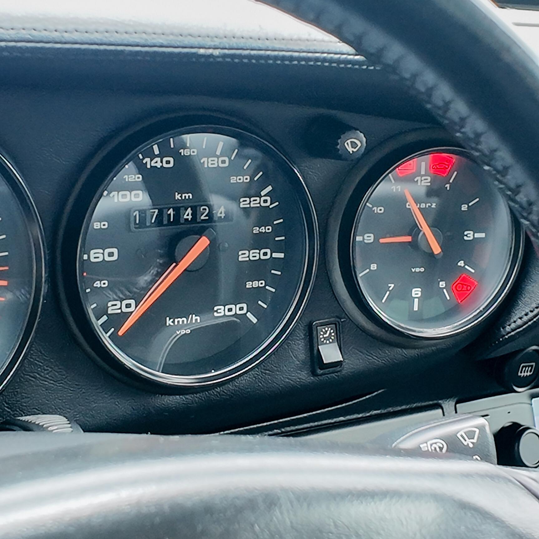 PORSCHE 911 Carrera 4S-image-8