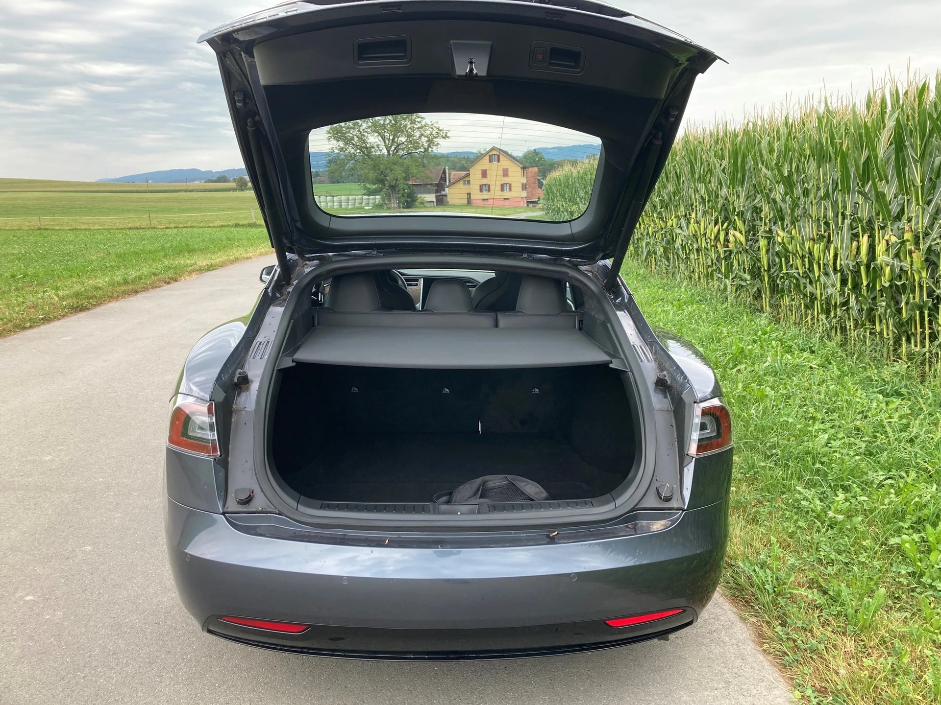 TESLA Model S 75 D-image-5