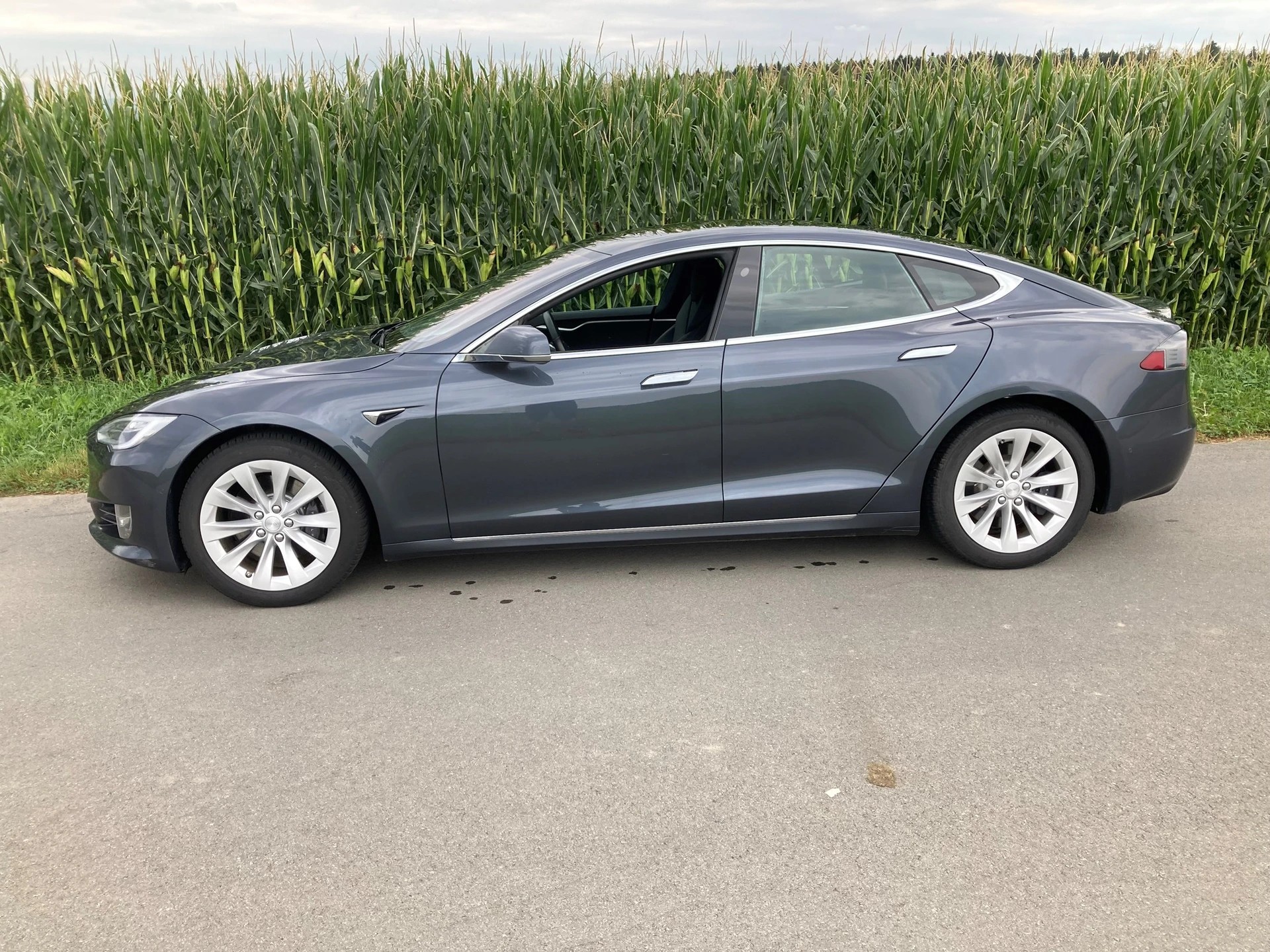 TESLA Model S 75 D-image-4