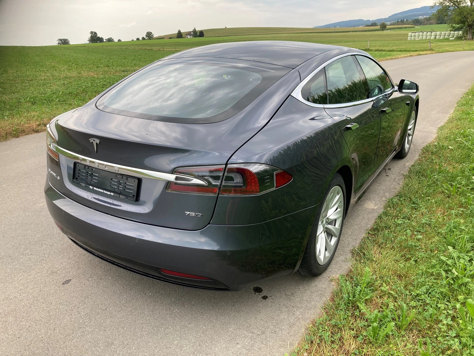 TESLA Model S 75 D-image-2