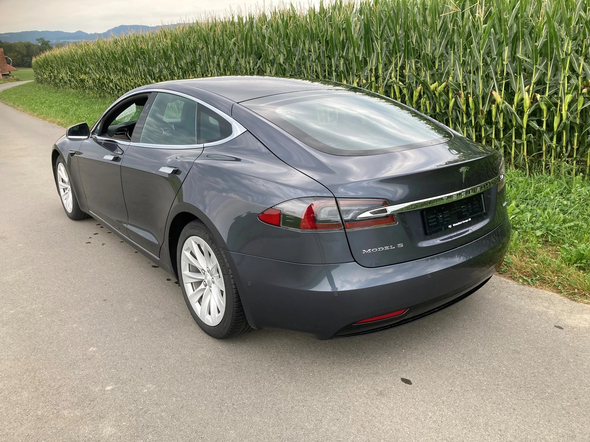 TESLA Model S 75 D-image-3