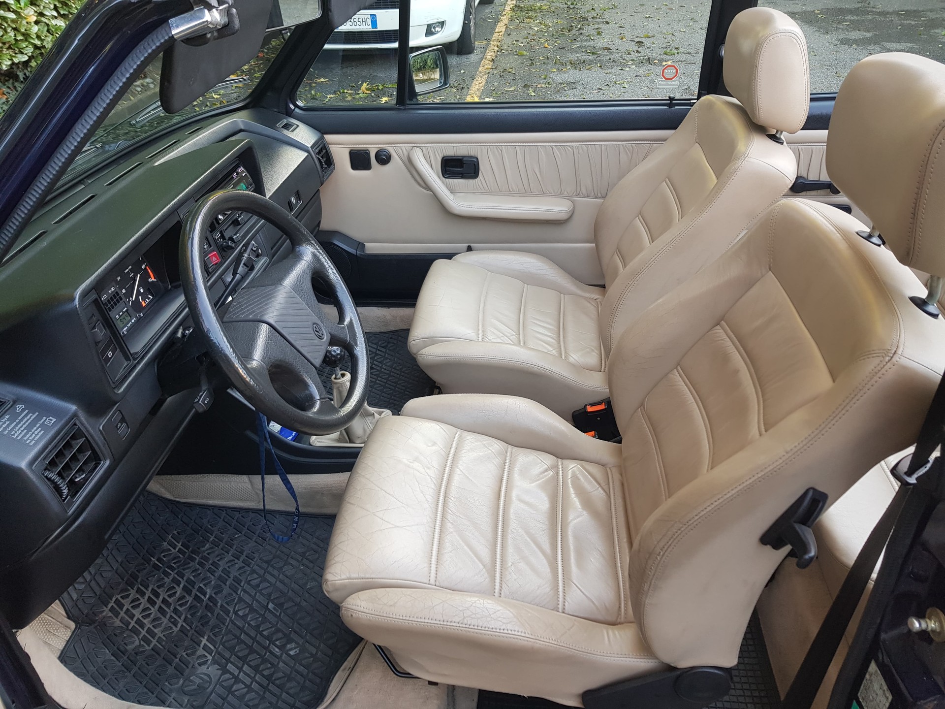 VW Golf Cabriolet 1800 Classic-Line Leder-image-5