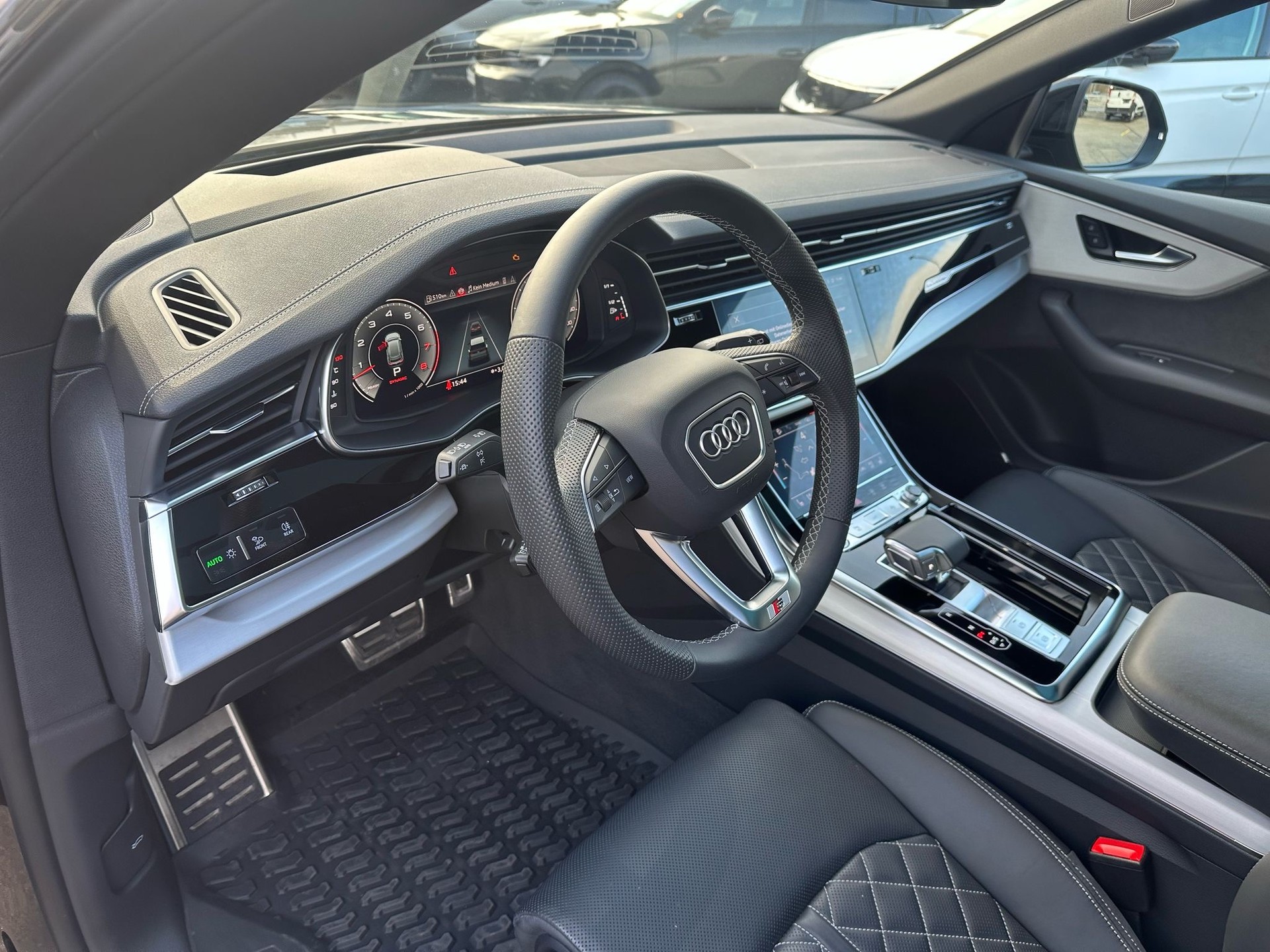 AUDI Q8 SUV 55 TFSI quattro tiptronic-image-4