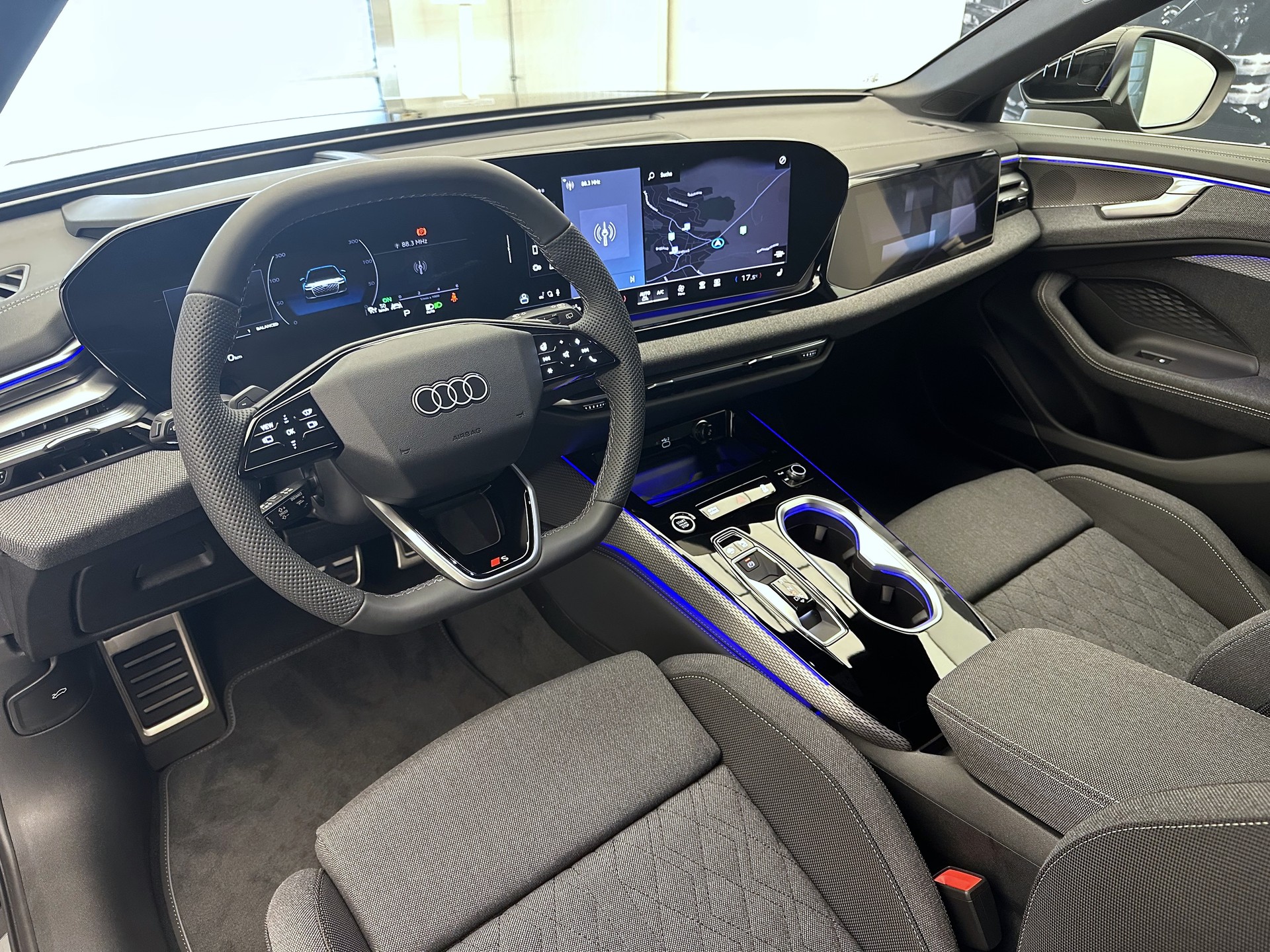 AUDI A6 Avant TDI quattro 150 kW S tronic-image-7