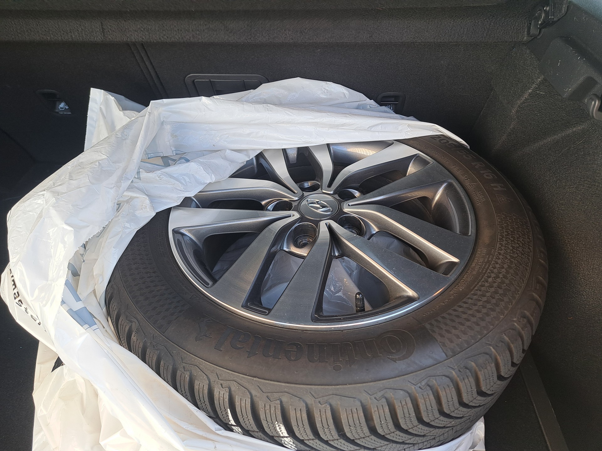 HYUNDAI i30 1.6 CRDi GO Plus DCT-image-8